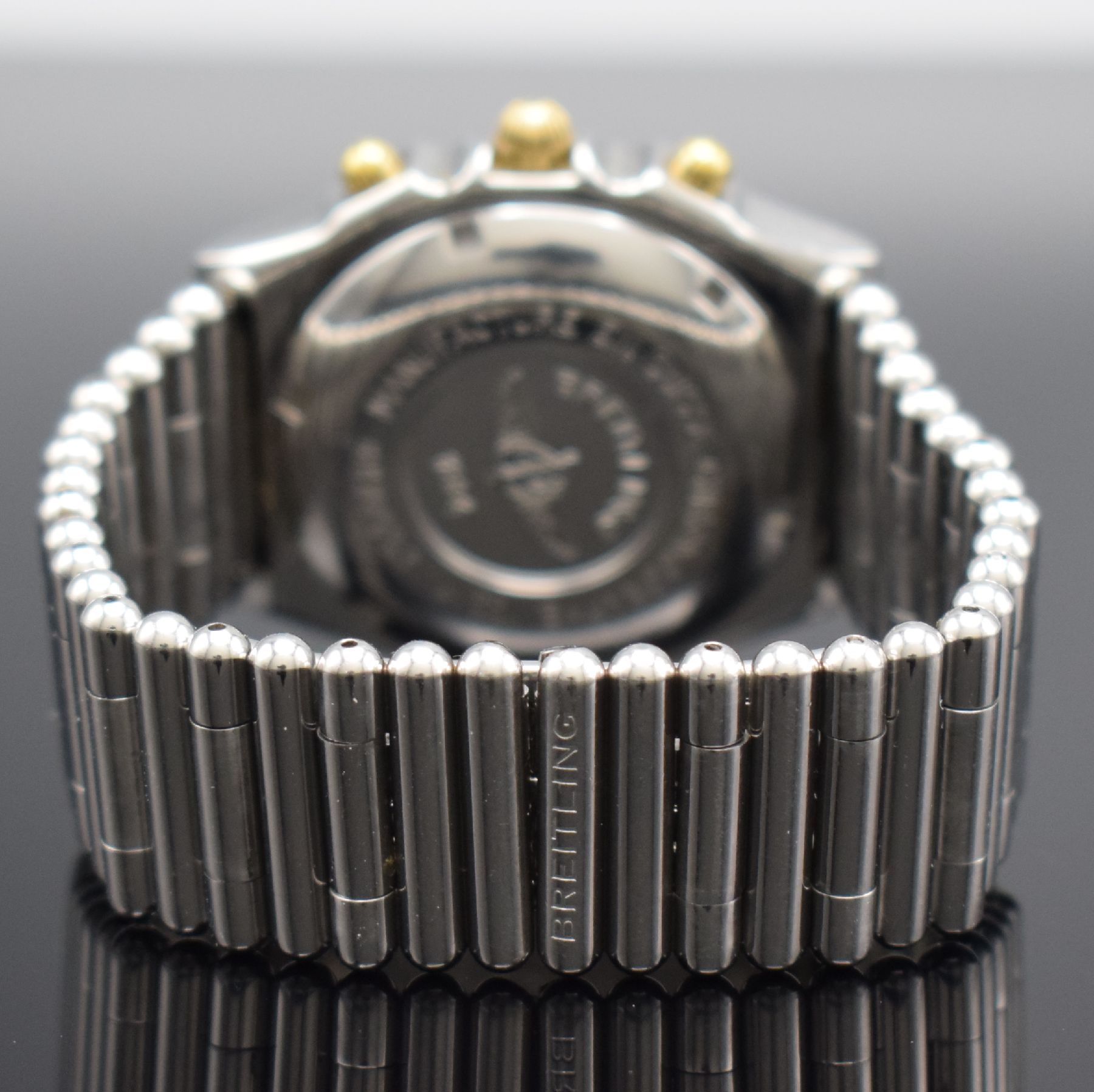 Detail b: BREITLING Chronomat Herrenarmbanduhr mit Chronograph Referenz B13050.1, Schweiz um 1999, Automatik, verschr. Gehäuse in Edelstahl/Gold, eins. rast. ...
