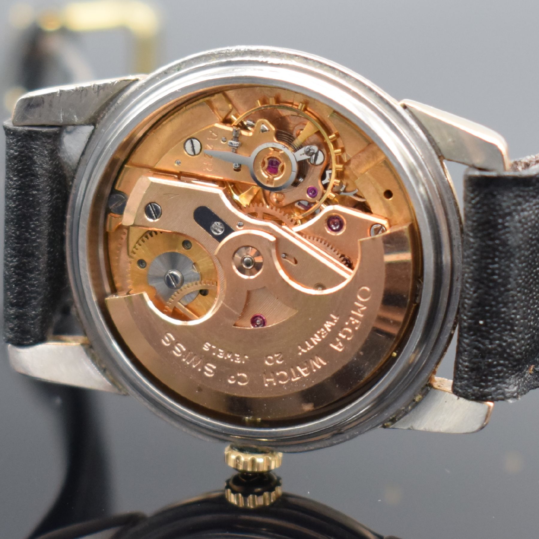 Detail f: OMEGA Seamaster Armbanduhr, Schweiz um 1956, Automatik, Ref. 2828-10 SC, Edelstahl m. Goldhaube, Boden aufgedr., silb. Zifferbl. m. gold. Ind. & ...