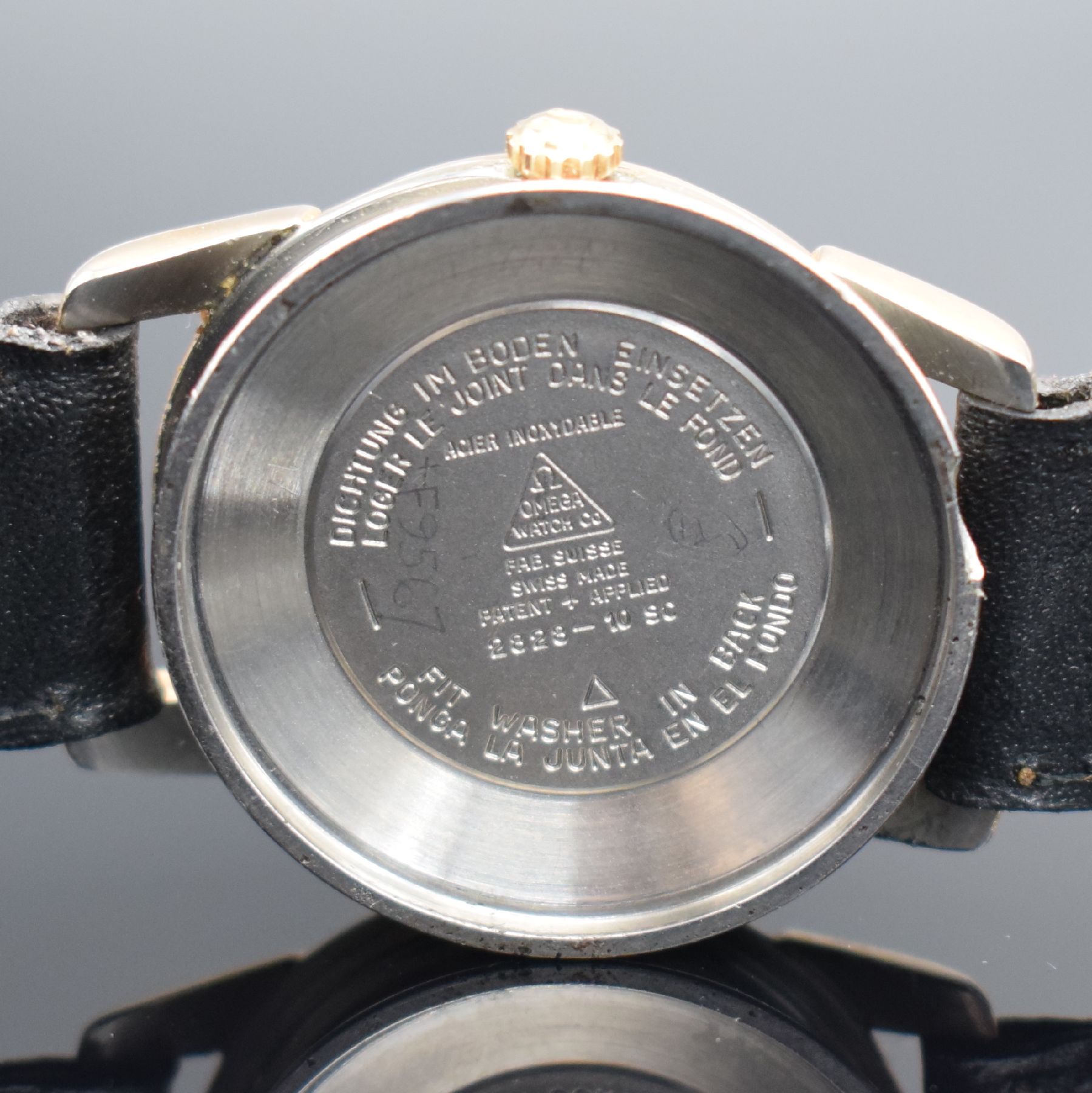 Detail h: OMEGA Seamaster Armbanduhr, Schweiz um 1956, Automatik, Ref. 2828-10 SC, Edelstahl m. Goldhaube, Boden aufgedr., silb. Zifferbl. m. gold. Ind. & ...