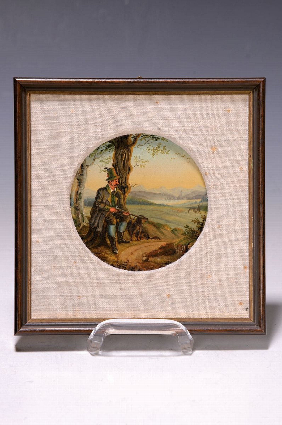 Detail k: Miniaturmalerei, deutsch, um 1900, Jäger mit Hund und Gewehr schaut von einer Anhöhe in die weite Landschaft, Öl/Malkarton, rund, D. ca. 8cm, R. ...