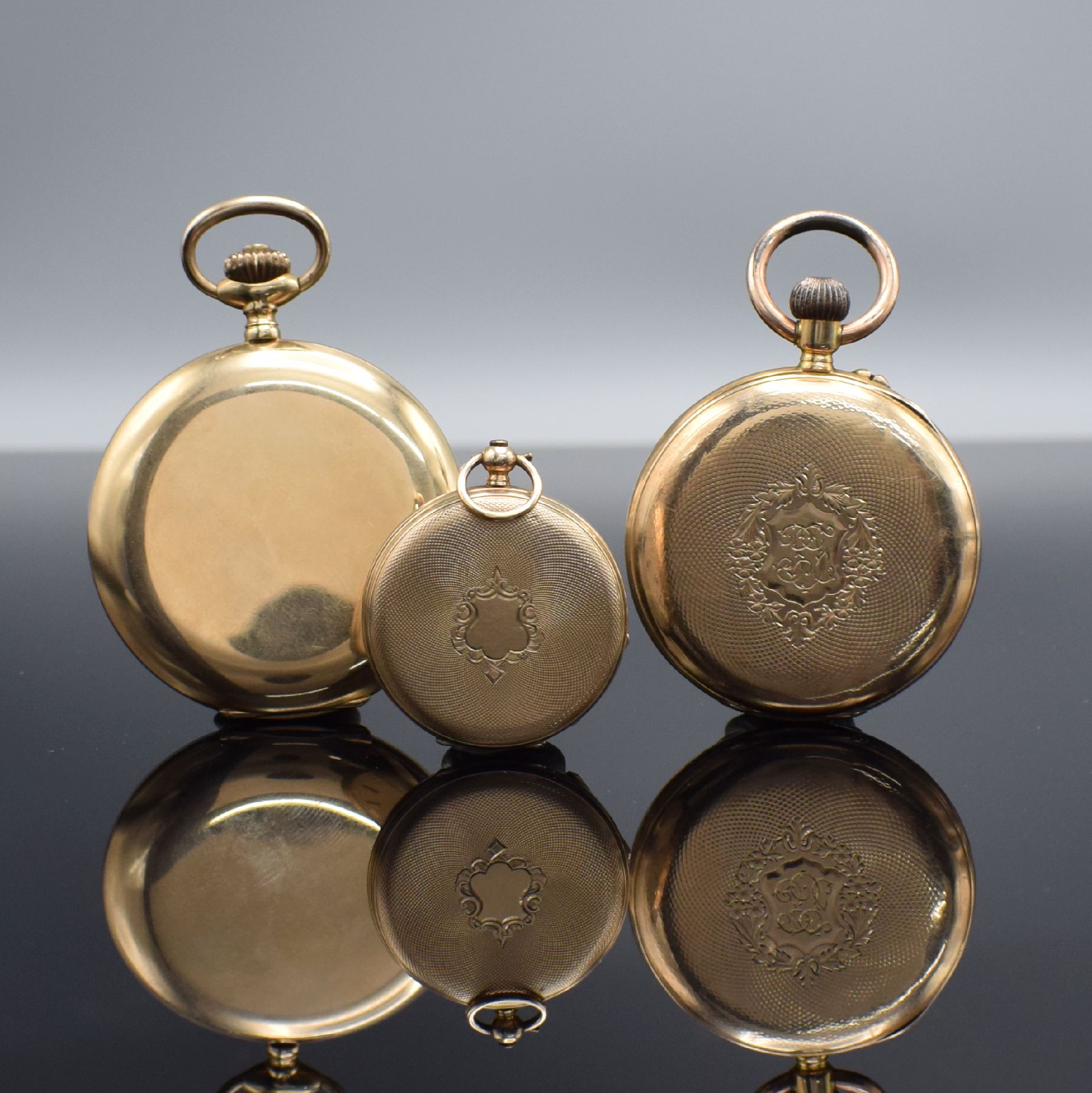 Detail c: 2 offene Taschenuhren & 1 Savonette in GG 585/000, Schweiz um 1870-1900, Kronen- & Schlüsselaufzug, Geh. alle dell., alle Metallcuvette, 2 x guill. ...