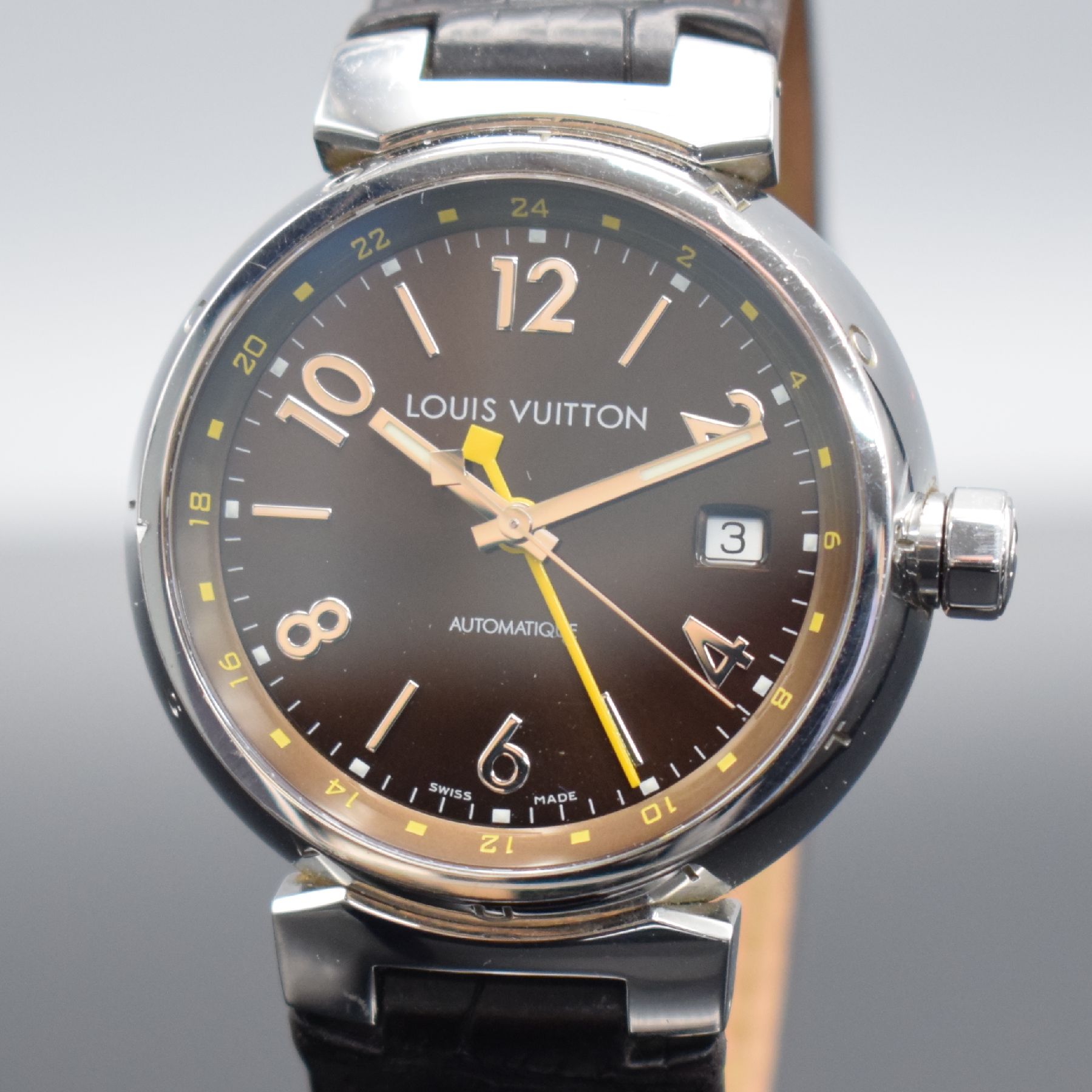 Detail a: LOUIS VUITTON Tambour GMT Herrenarmbanduhr mit 2.-Zeitzone & Datum Referenz Q1131, Schweizum 2005, Automatik, Edelstahlgeh., Boden 6- fach verschr., ...