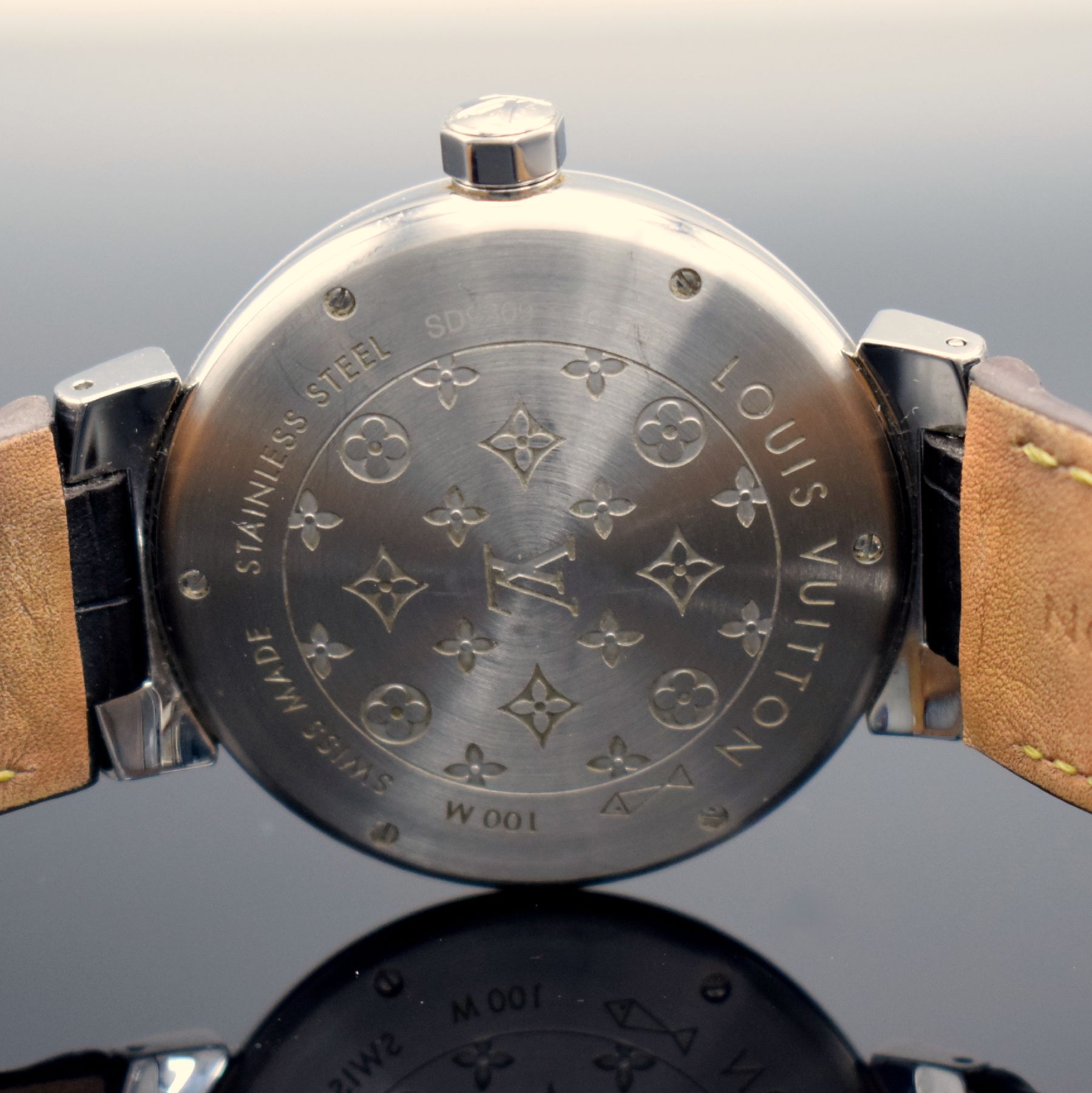 Detail d: LOUIS VUITTON Tambour GMT Herrenarmbanduhr mit 2.-Zeitzone & Datum Referenz Q1131, Schweizum 2005, Automatik, Edelstahlgeh., Boden 6- fach verschr., ...