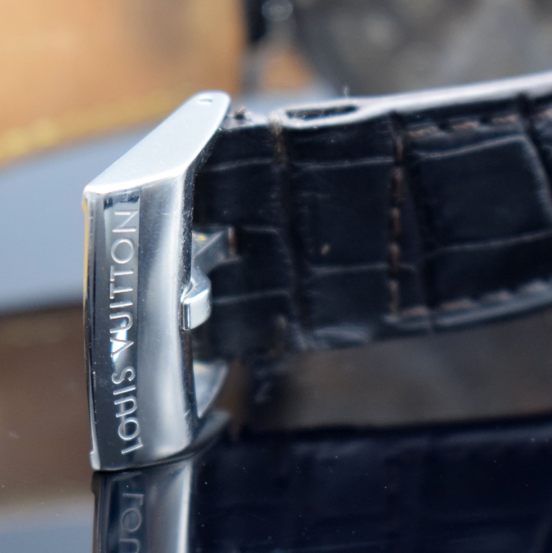 Detail f: LOUIS VUITTON Tambour GMT Herrenarmbanduhr mit 2.-Zeitzone & Datum Referenz Q1131, Schweizum 2005, Automatik, Edelstahlgeh., Boden 6- fach verschr., ...
