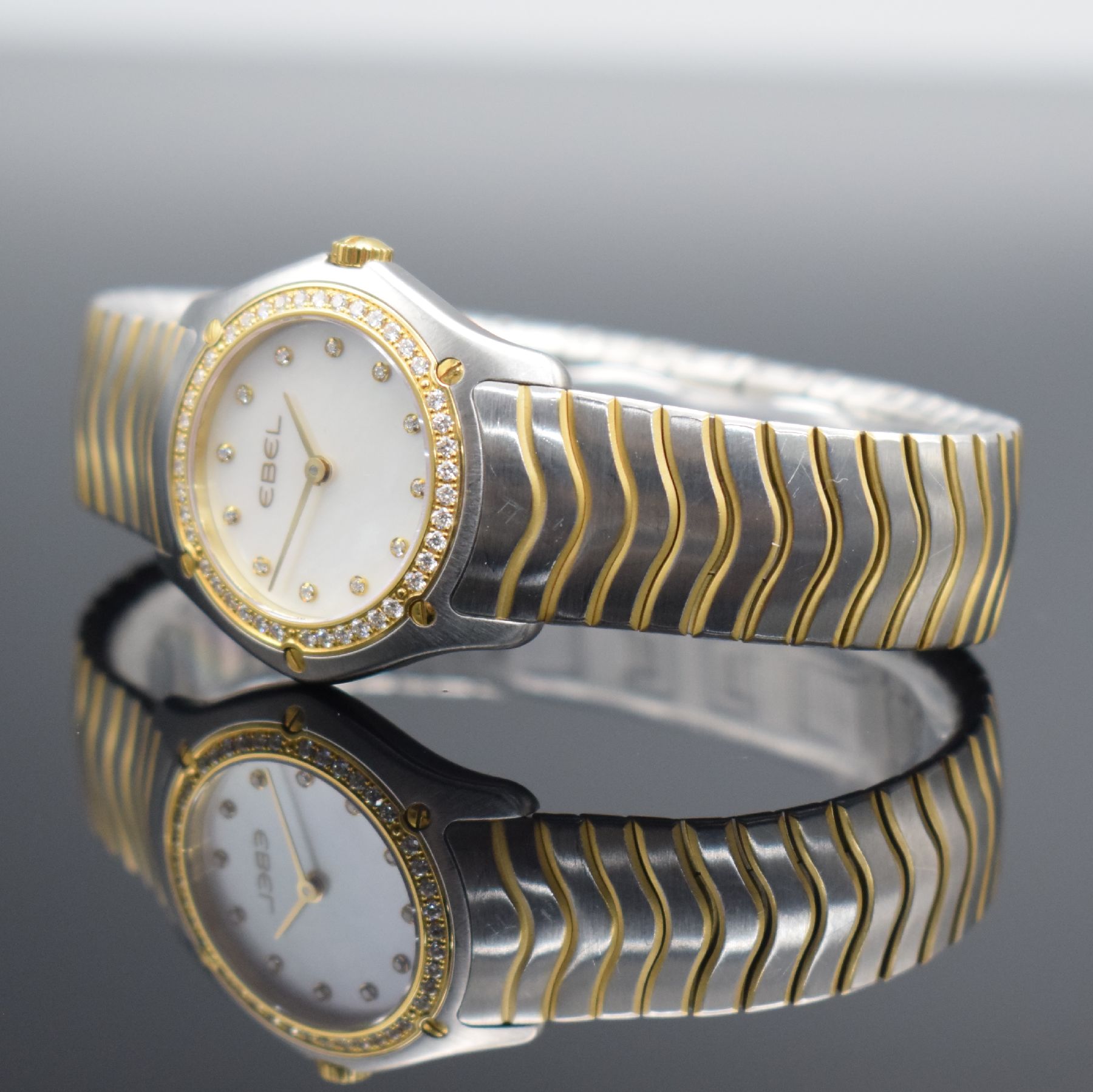 Detail c: EBEL Classic Damenarmbanduhr mit Diamanten in Edelstahl & Gold, Schweiz um 2015, quarz, Ref. E1256F2S, Stülpgehäuse, Gold-Lünette & ...