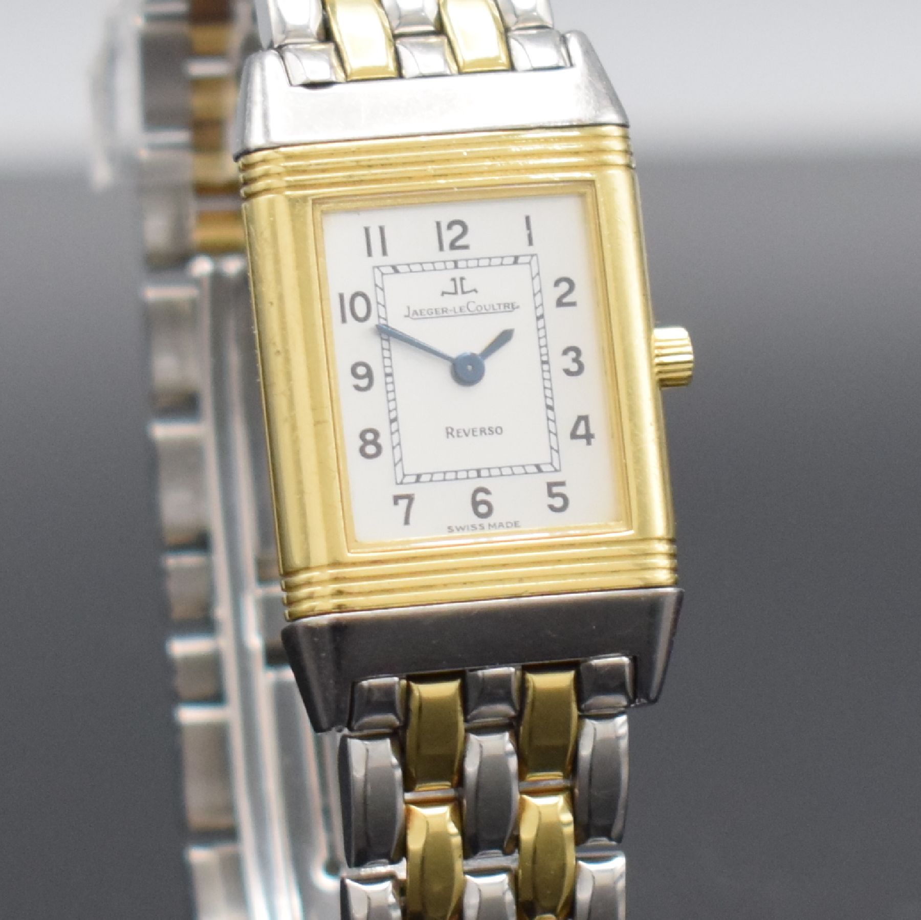 Detail g: Jaeger-LeCoultre Reverso Damenarmbanduhr in Edelstahl & GG 750/000 Referenz 260.5.08, Schweiz um 1995, quarz, Wendegehäuse m. Inhaber-Monogramm, ...