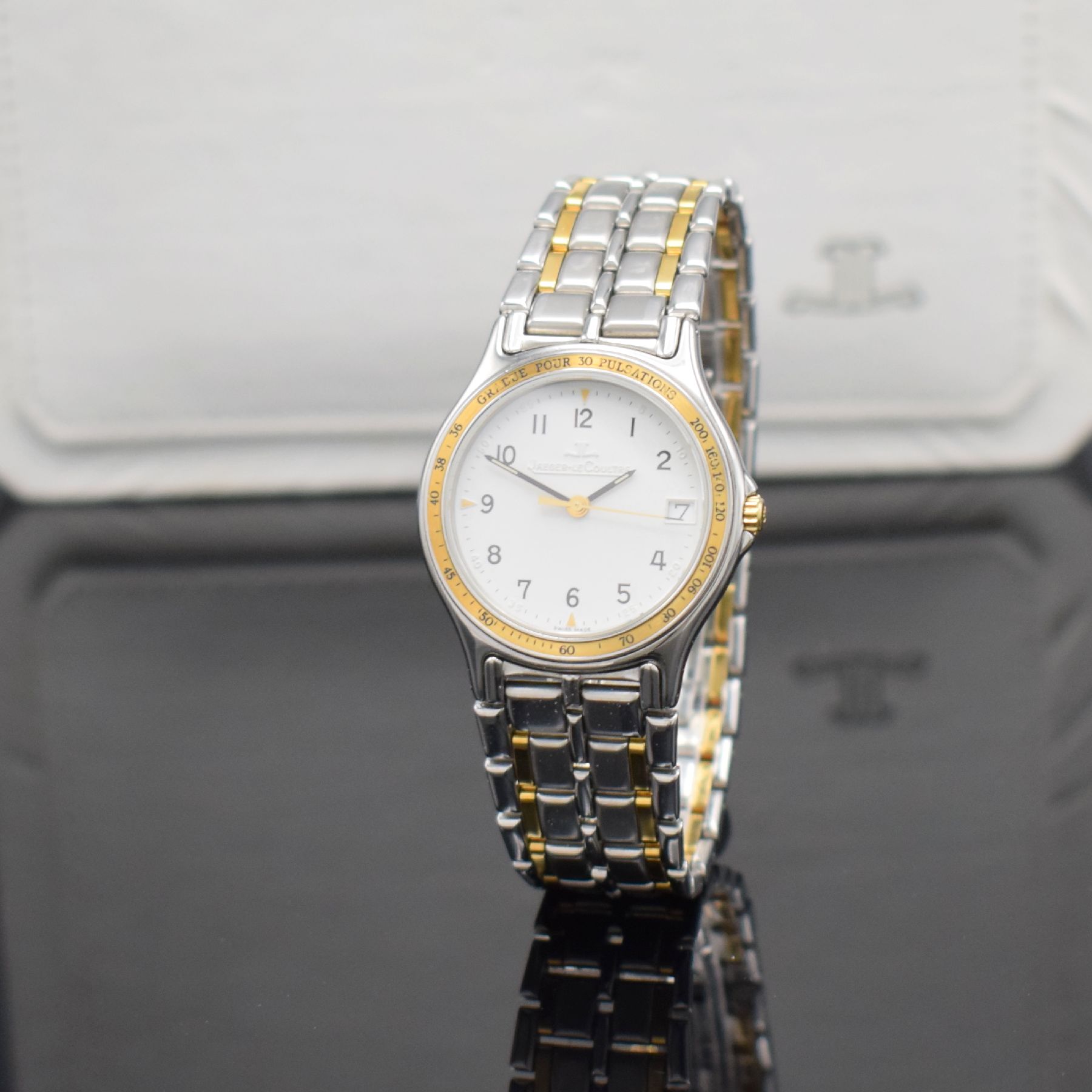 Detail b: Jaeger-LeCoultre Armbanduhr Referenz 113.5.06, Schweiz um 1985, quarz, Edelstahl & Gold komb., Gliederband m. dopp. Faltschl., Boden 4-fach verschr., ...