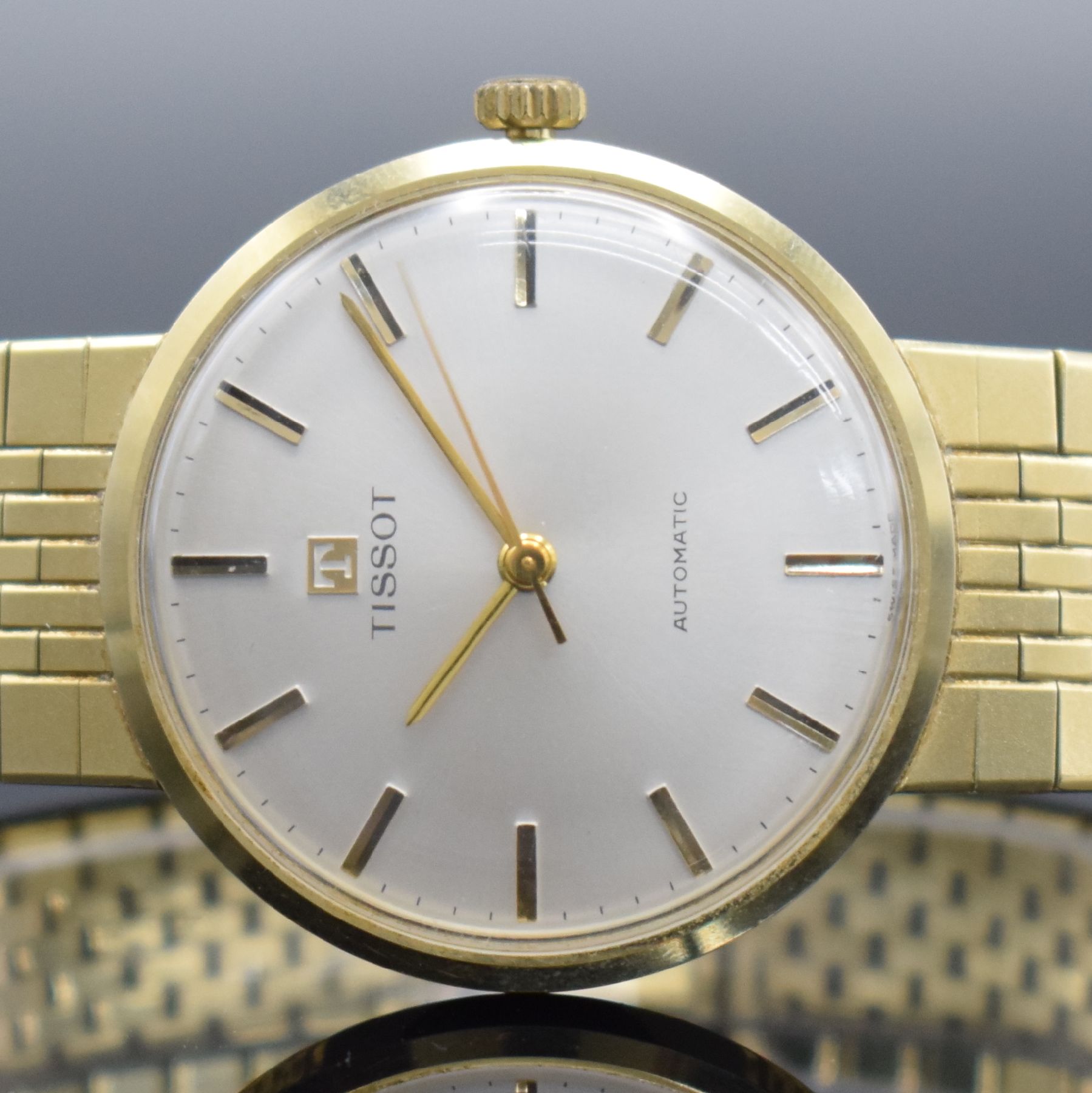 Detail a: TISSOT Herrenarmbanduhr in GG 585/000, Schweiz um 1965, Automatik, 2-teil. Geh., Boden aufgedr., orig. GG 585/000 Band, silb. Zifferbl. m. aufges. ...