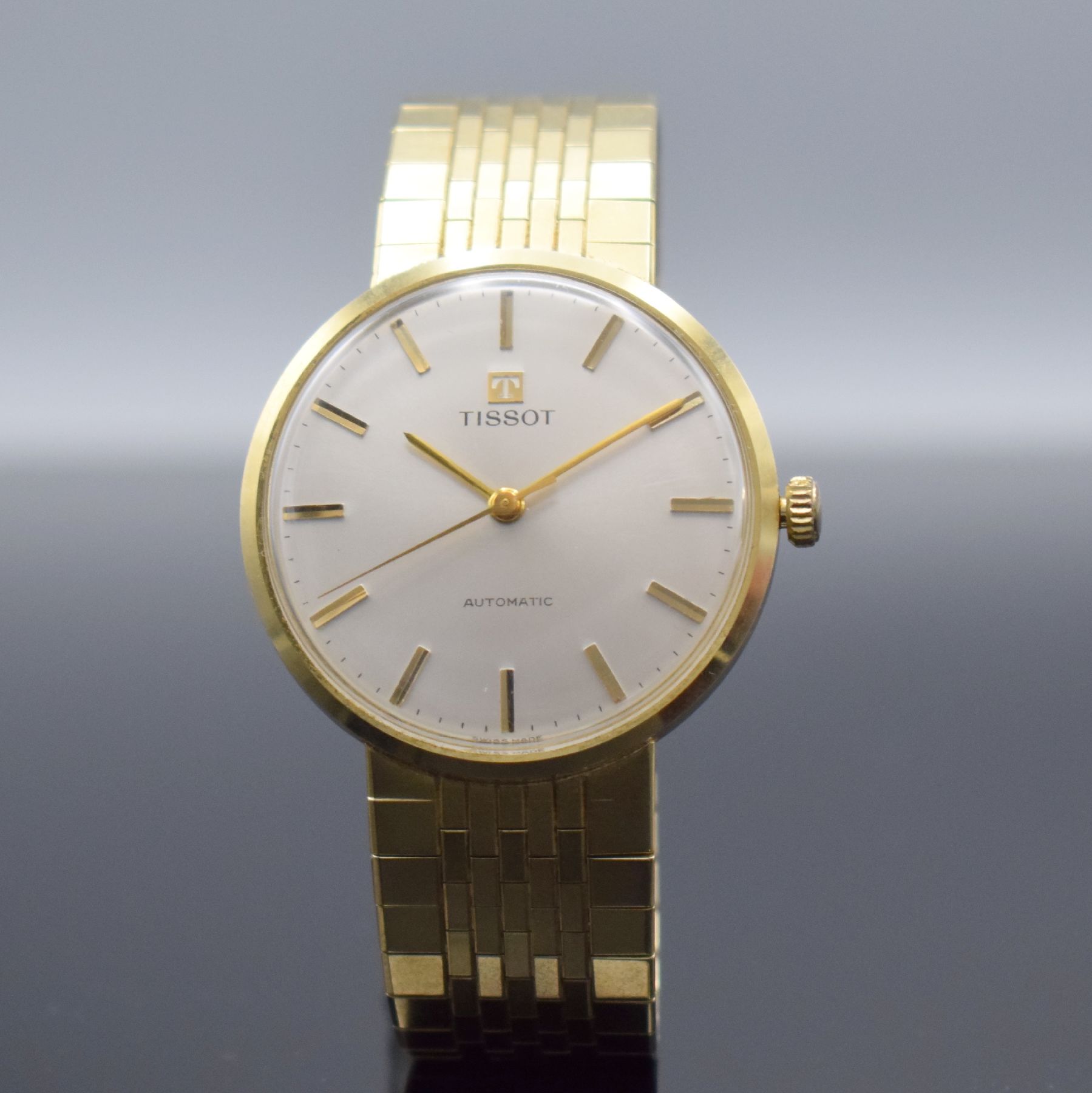 Detail b: TISSOT Herrenarmbanduhr in GG 585/000, Schweiz um 1965, Automatik, 2-teil. Geh., Boden aufgedr., orig. GG 585/000 Band, silb. Zifferbl. m. aufges. ...