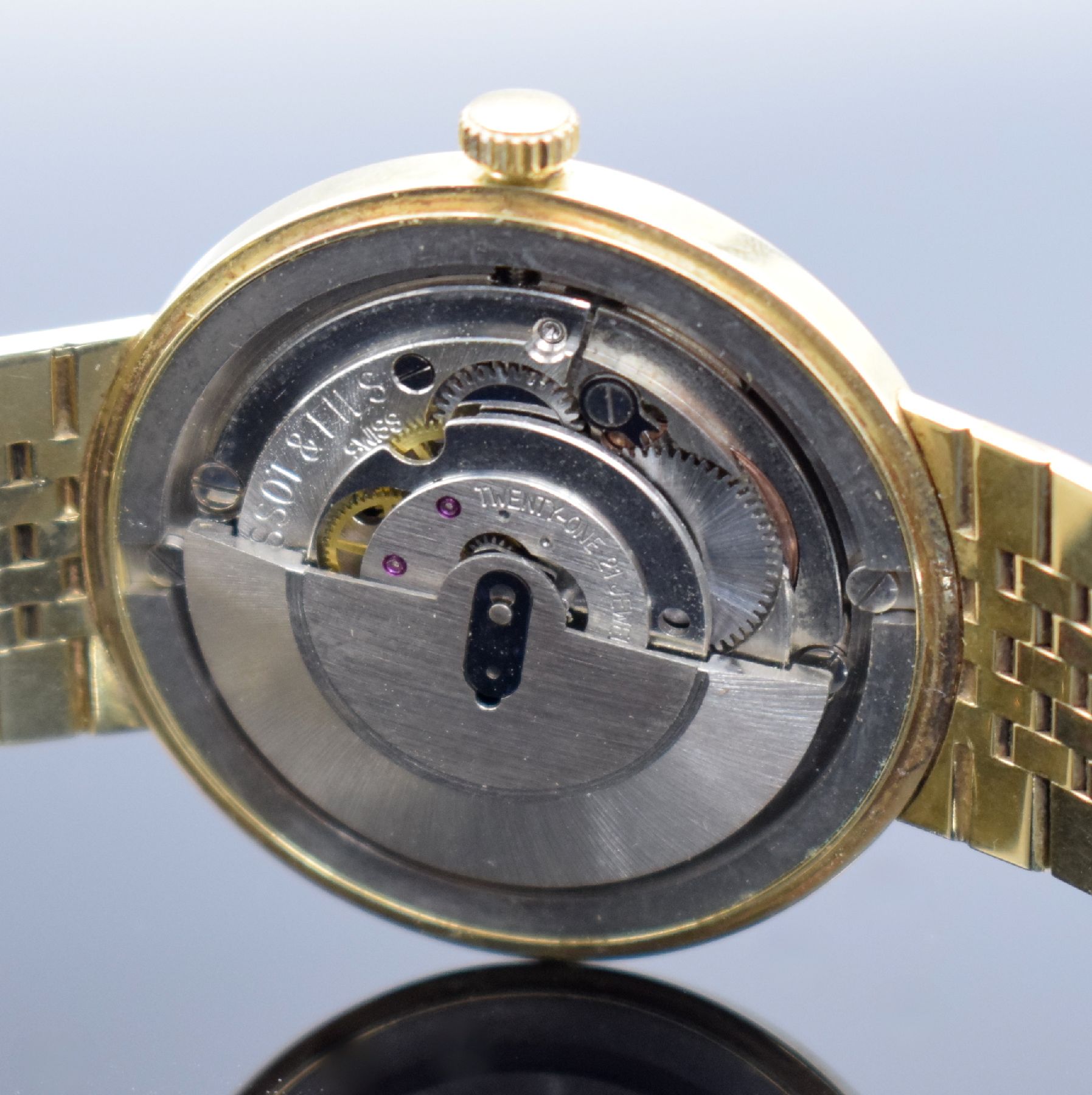 Detail h: TISSOT Herrenarmbanduhr in GG 585/000, Schweiz um 1965, Automatik, 2-teil. Geh., Boden aufgedr., orig. GG 585/000 Band, silb. Zifferbl. m. aufges. ...