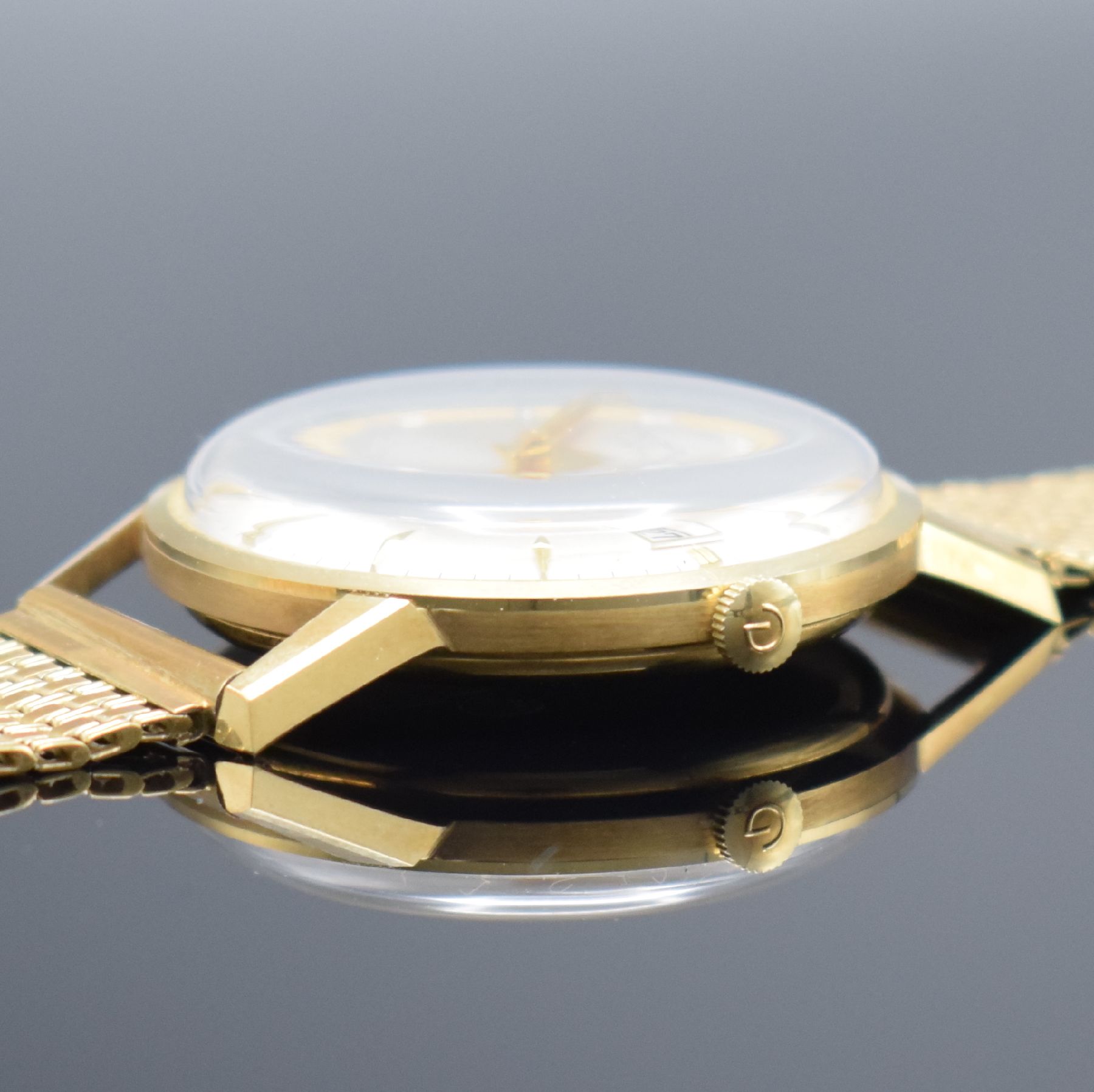 Detail e: DUGENA Herrenarmbanduhr in GG 585/000 mit Microrotor Kaliber 1010A inklusive GG 585/000 Band, Schweiz um 1960, Automatik, 3-teil. Geh., Boden & ...