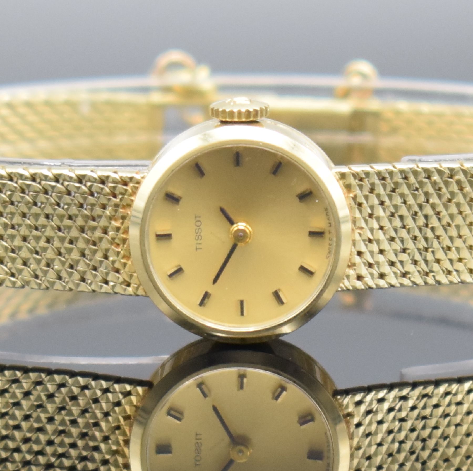 Detail a: TISSOT Damenarmbanduhr in GG 585/000 mit GG 585/000 Goldband, Schweiz um 1960, Handaufzug, 2-teil. Geh., Boden aufgedr., orig. Milanaiseband, verg. ...