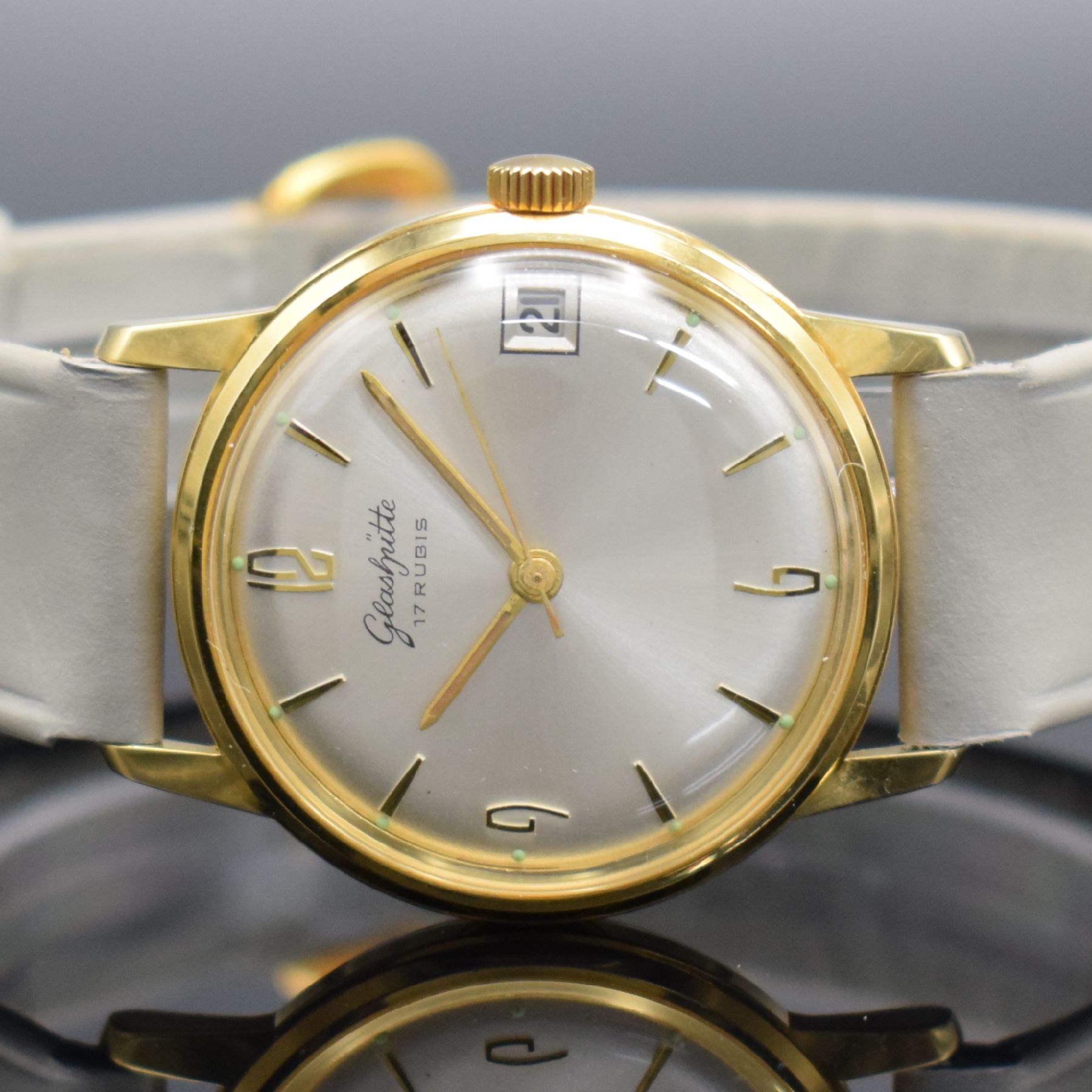 Detail a: GLASHÜTTE Kaliber 69.1 neuwertige Armbanduhr mit original Box & Papier, DDR um 1965, Handaufzug, verg. Geh. m. gedr. Stahlboden, silb. Zifferbl., ...