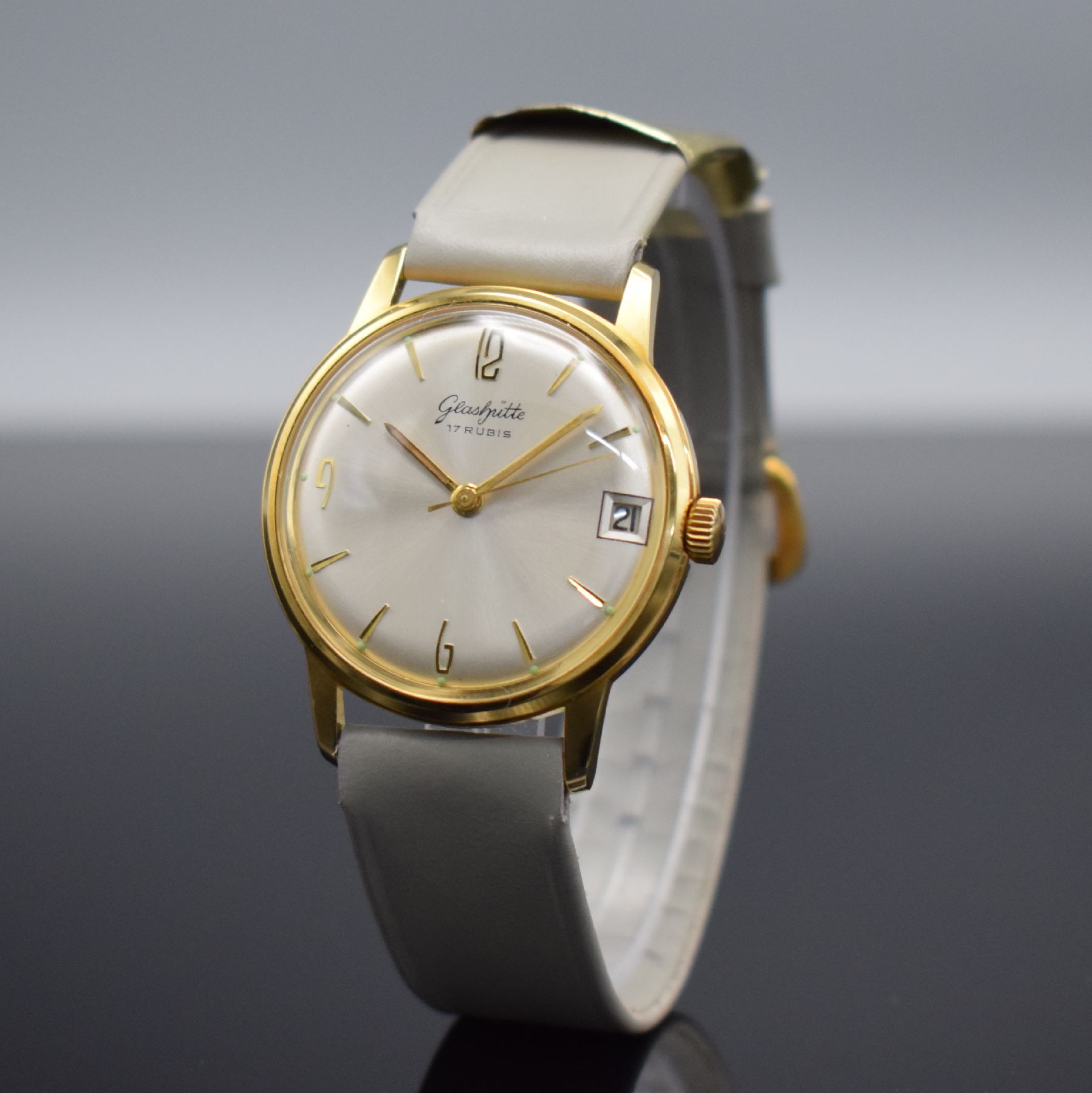 Detail b: GLASHÜTTE Kaliber 69.1 neuwertige Armbanduhr mit original Box & Papier, DDR um 1965, Handaufzug, verg. Geh. m. gedr. Stahlboden, silb. Zifferbl., ...