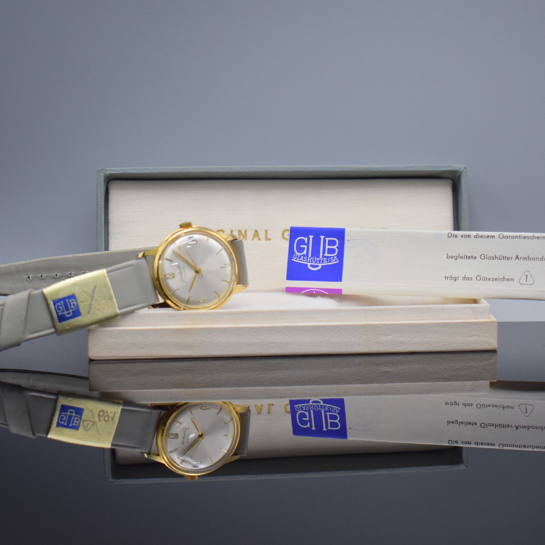 Detail i: GLASHÜTTE Kaliber 69.1 neuwertige Armbanduhr mit original Box & Papier, DDR um 1965, Handaufzug, verg. Geh. m. gedr. Stahlboden, silb. Zifferbl., ...