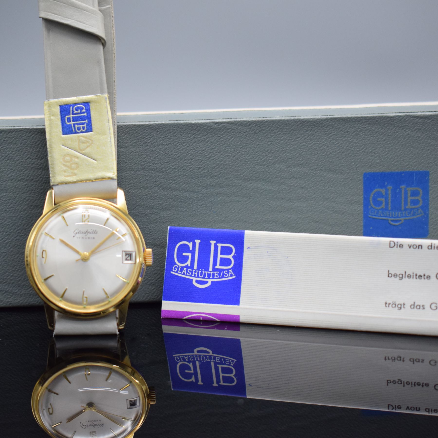 Detail j: GLASHÜTTE Kaliber 69.1 neuwertige Armbanduhr mit original Box & Papier, DDR um 1965, Handaufzug, verg. Geh. m. gedr. Stahlboden, silb. Zifferbl., ...