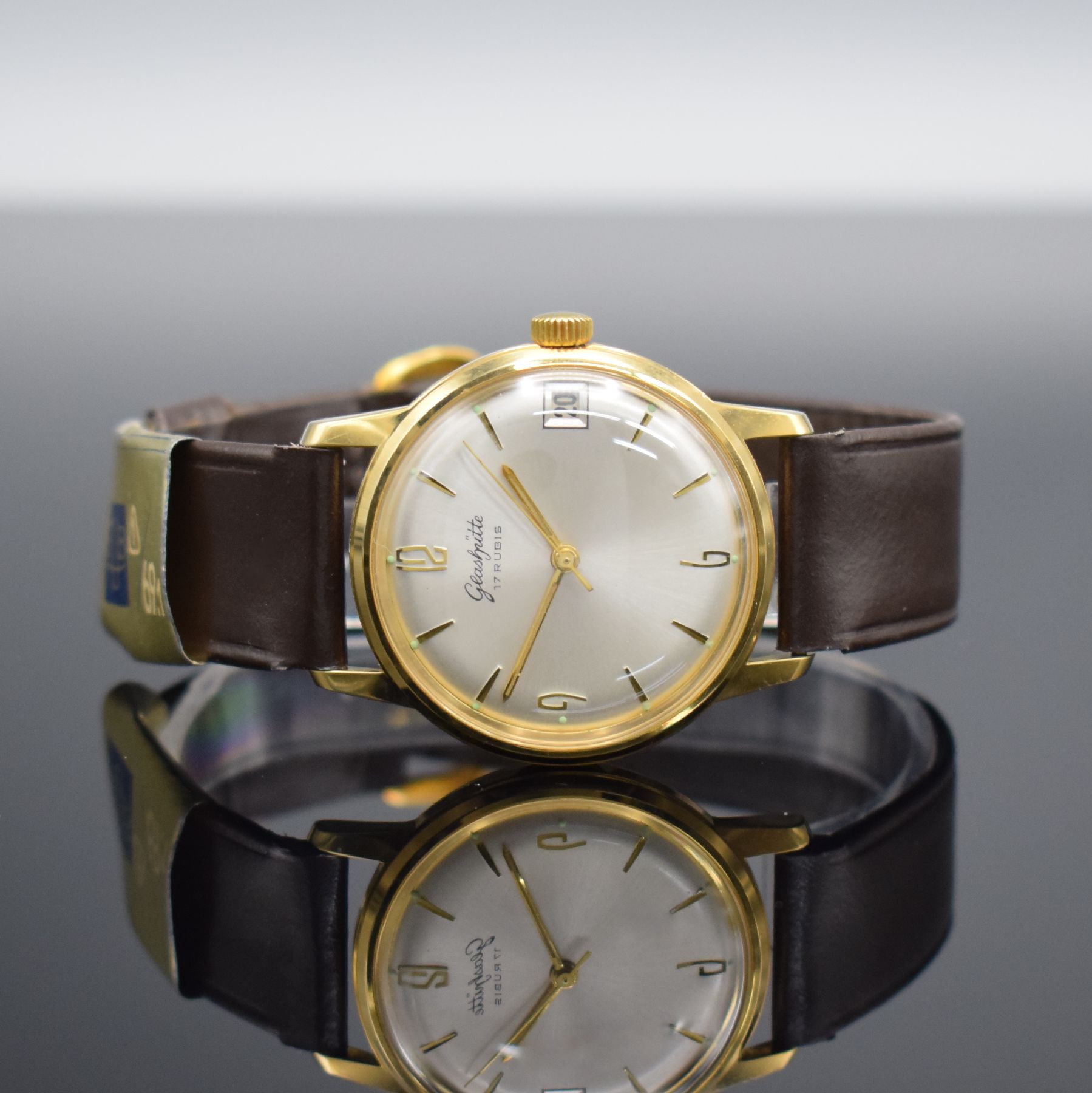 GLASHÜTTE Kaliber 69.1 neuwertige Armbanduhr mit original Box & Papier, DDR um 1965, Handaufzug, verg. Geh. m. gedr. Stahlboden, silb. Zifferbl., ...
