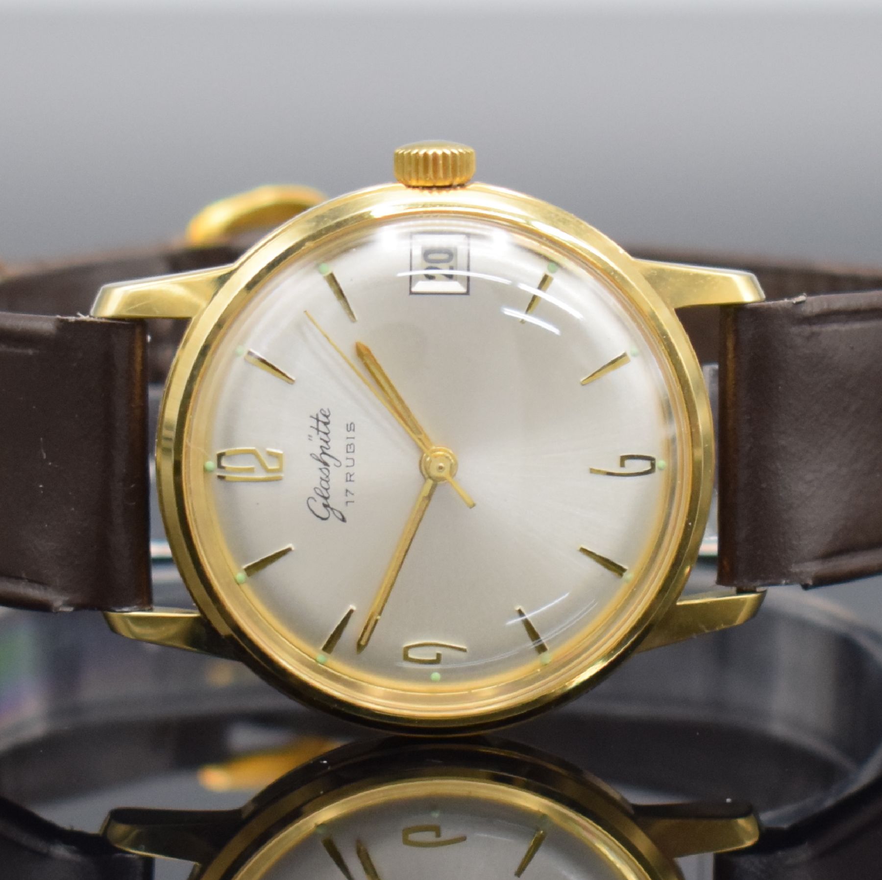 Detail a: GLASHÜTTE Kaliber 69.1 neuwertige Armbanduhr mit original Box & Papier, DDR um 1965, Handaufzug, verg. Geh. m. gedr. Stahlboden, silb. Zifferbl., ...