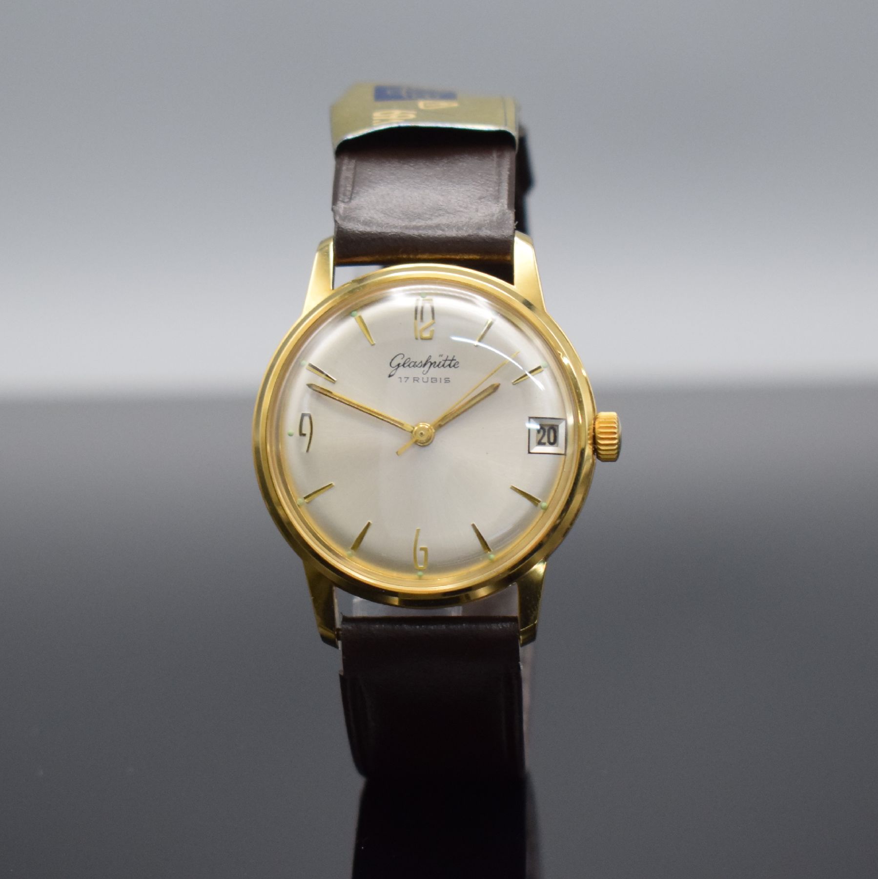 Detail b: GLASHÜTTE Kaliber 69.1 neuwertige Armbanduhr mit original Box & Papier, DDR um 1965, Handaufzug, verg. Geh. m. gedr. Stahlboden, silb. Zifferbl., ...