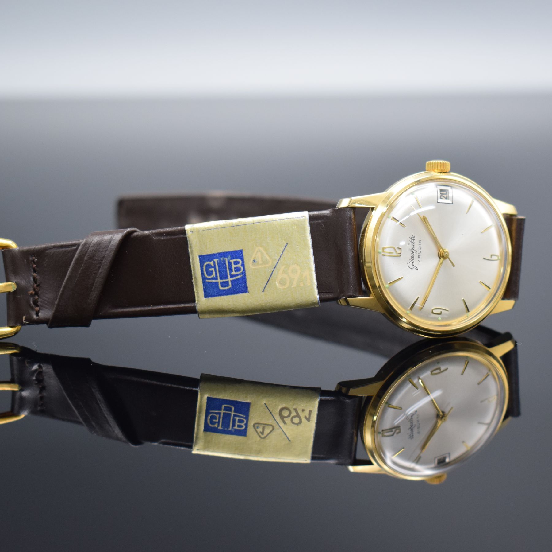 Detail d: GLASHÜTTE Kaliber 69.1 neuwertige Armbanduhr mit original Box & Papier, DDR um 1965, Handaufzug, verg. Geh. m. gedr. Stahlboden, silb. Zifferbl., ...