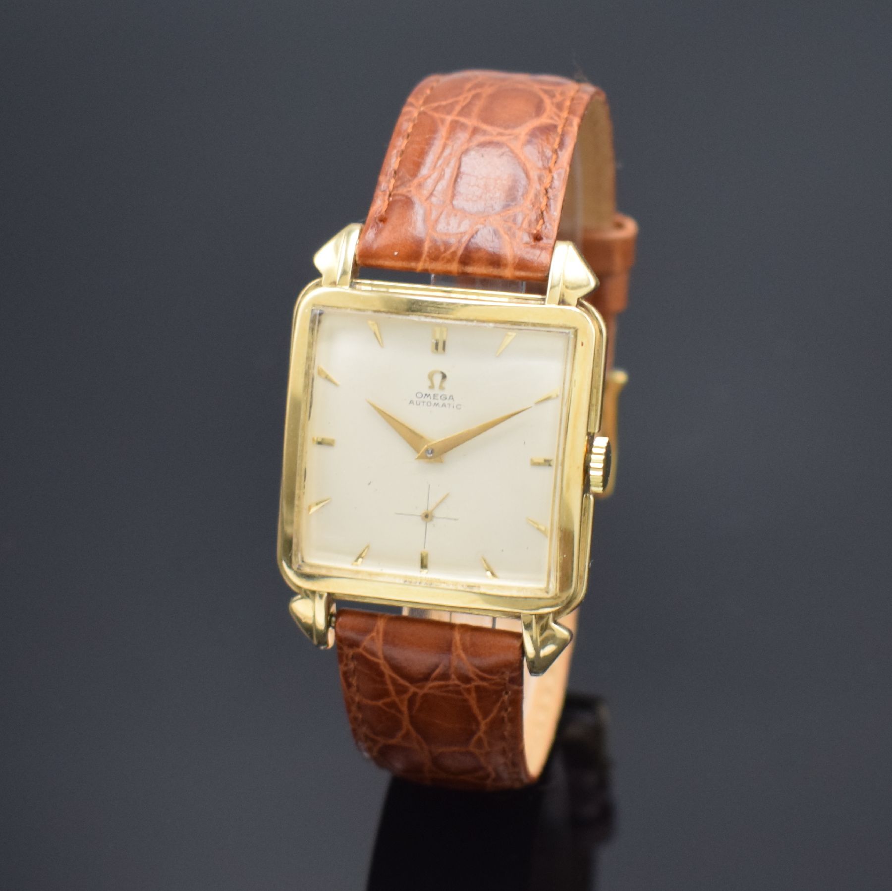 Detail b: OMEGA Referenz 3903 quadratische Armbanduhr mit Hammerautomatik in GG 585/000, Schweiz um 1950, gedr. Geh., silb. Zifferbl. fl., aufges. gold. ...