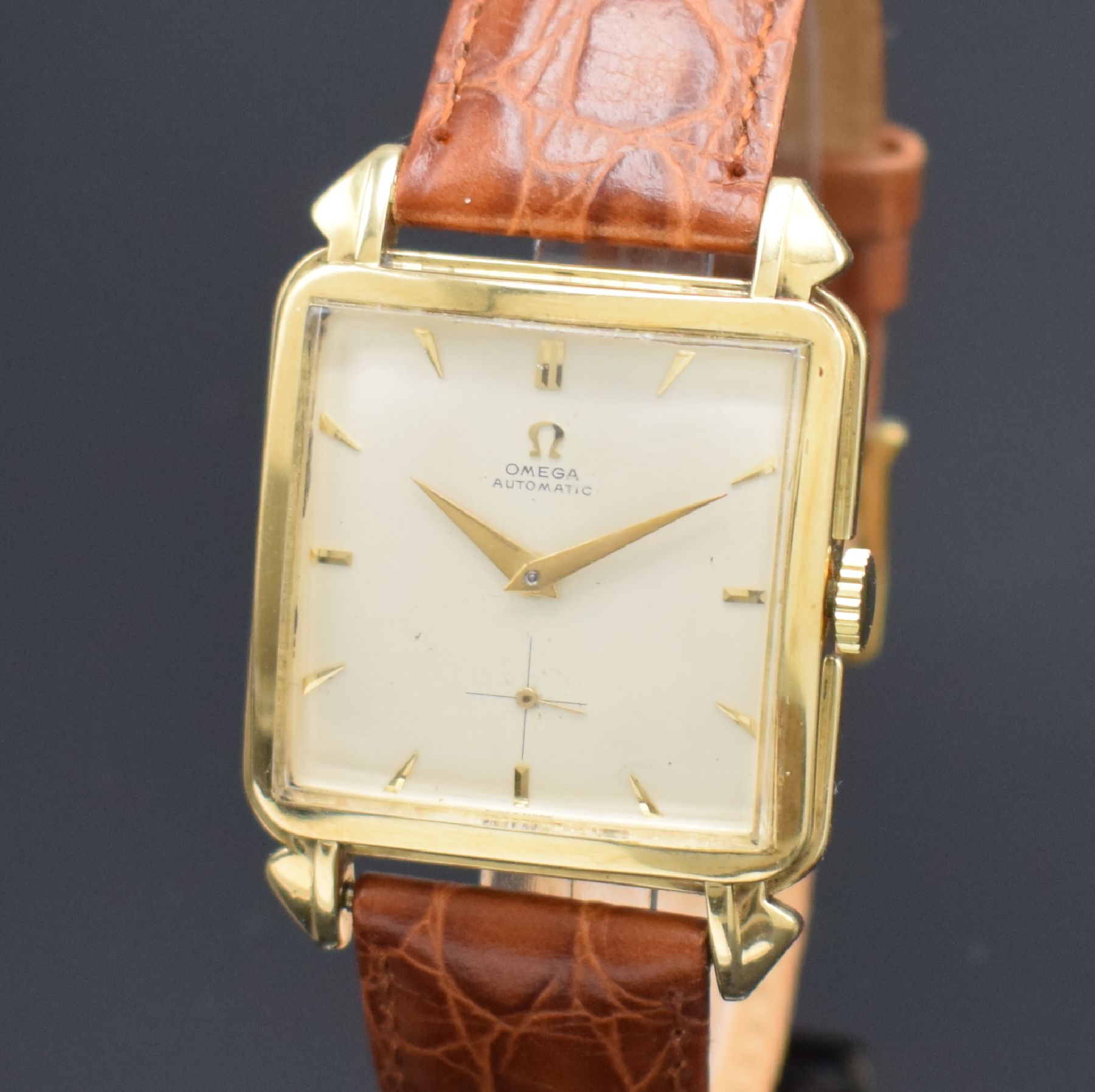 Detail c: OMEGA Referenz 3903 quadratische Armbanduhr mit Hammerautomatik in GG 585/000, Schweiz um 1950, gedr. Geh., silb. Zifferbl. fl., aufges. gold. ...