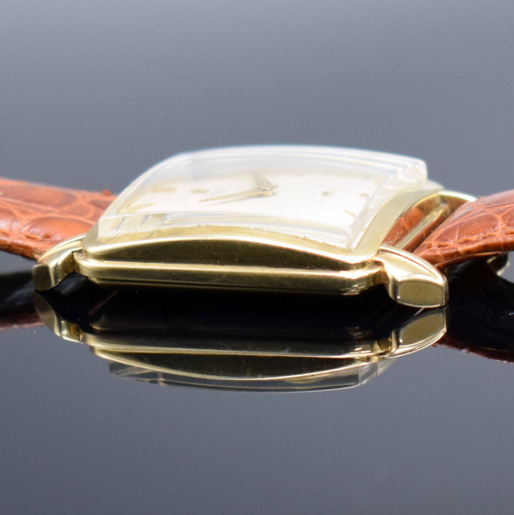 Detail f: OMEGA Referenz 3903 quadratische Armbanduhr mit Hammerautomatik in GG 585/000, Schweiz um 1950, gedr. Geh., silb. Zifferbl. fl., aufges. gold. ...
