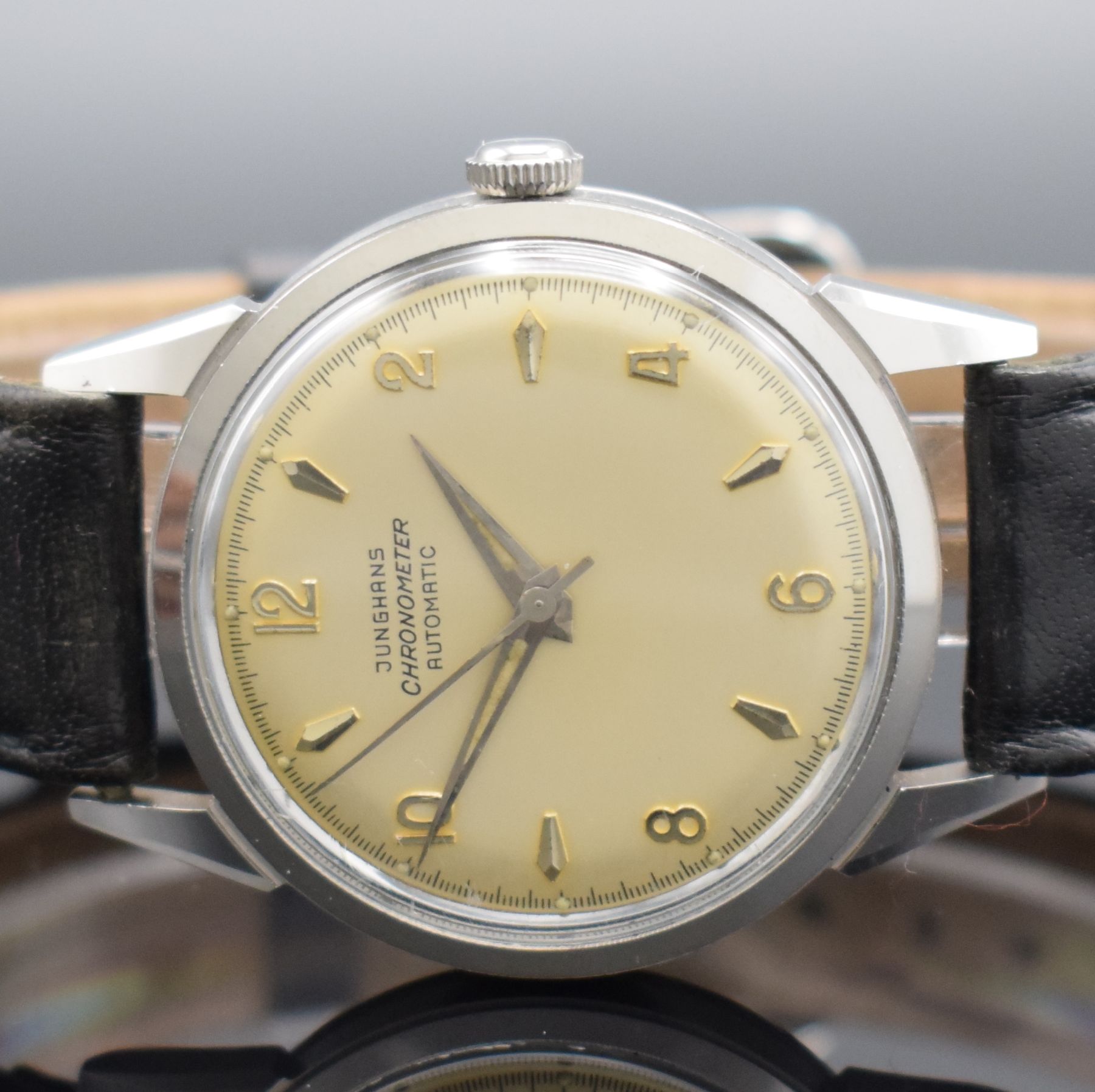 Detail a: JUNGHANS Chronometer Armbanduhr in Stahl, Deutschland um 1960, Automatik, gedr. Geh., gut erhaltenes silb. Zifferbl., silb. arab. Zahlen & Indizes, ...
