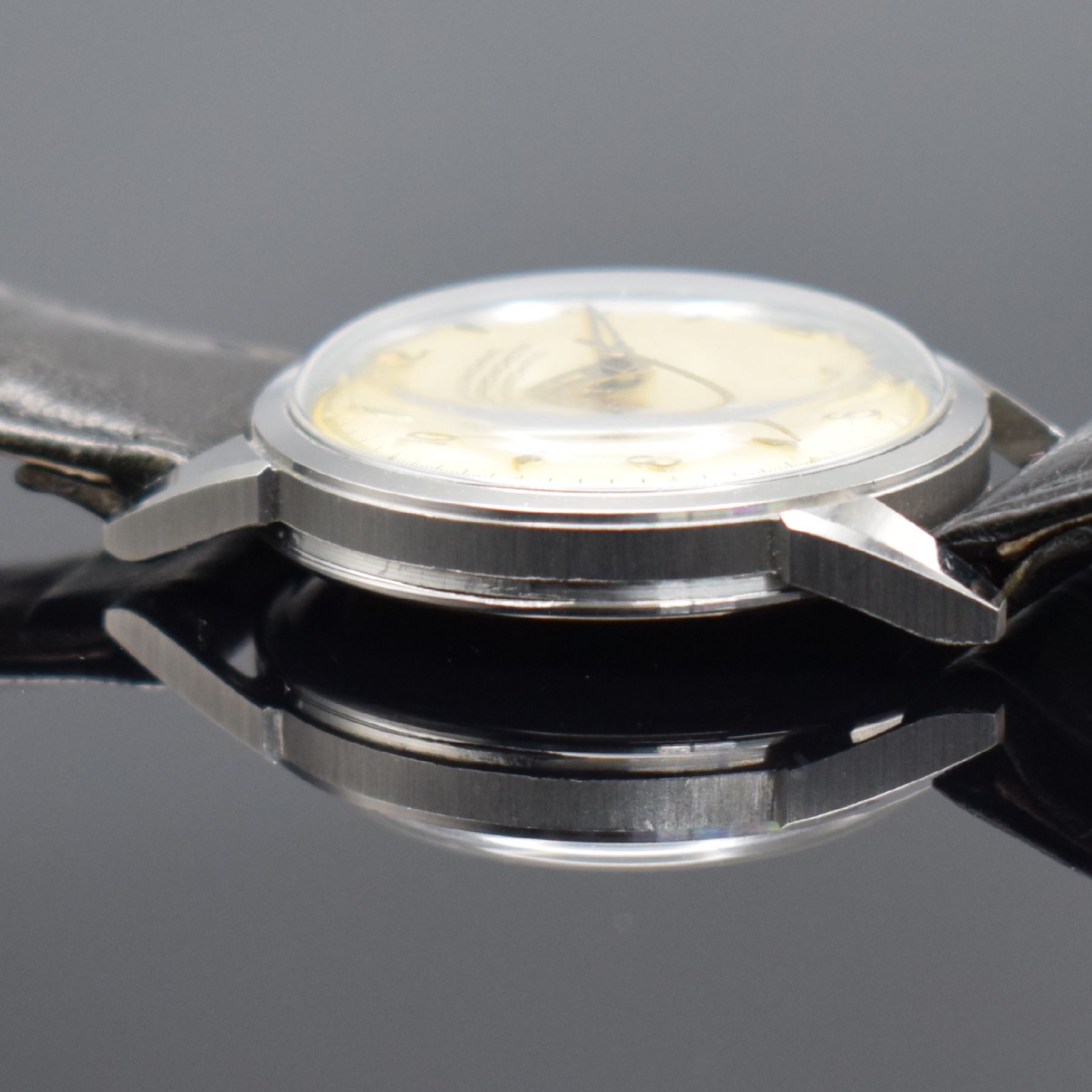Detail e: JUNGHANS Chronometer Armbanduhr in Stahl, Deutschland um 1960, Automatik, gedr. Geh., gut erhaltenes silb. Zifferbl., silb. arab. Zahlen & Indizes, ...