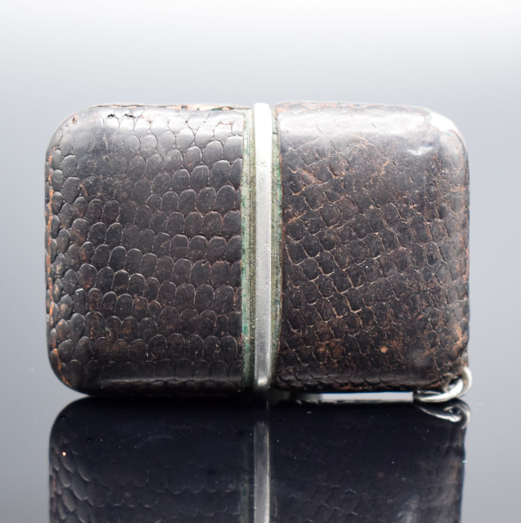 Detail b: MOVADO Ermeto Reiseührchen mit Zentralsekunde, Schweiz um 1945, Aufzug durch öffnen & schließen des Geh., Leder-bez. Nickelgeh. leicht besch., ...