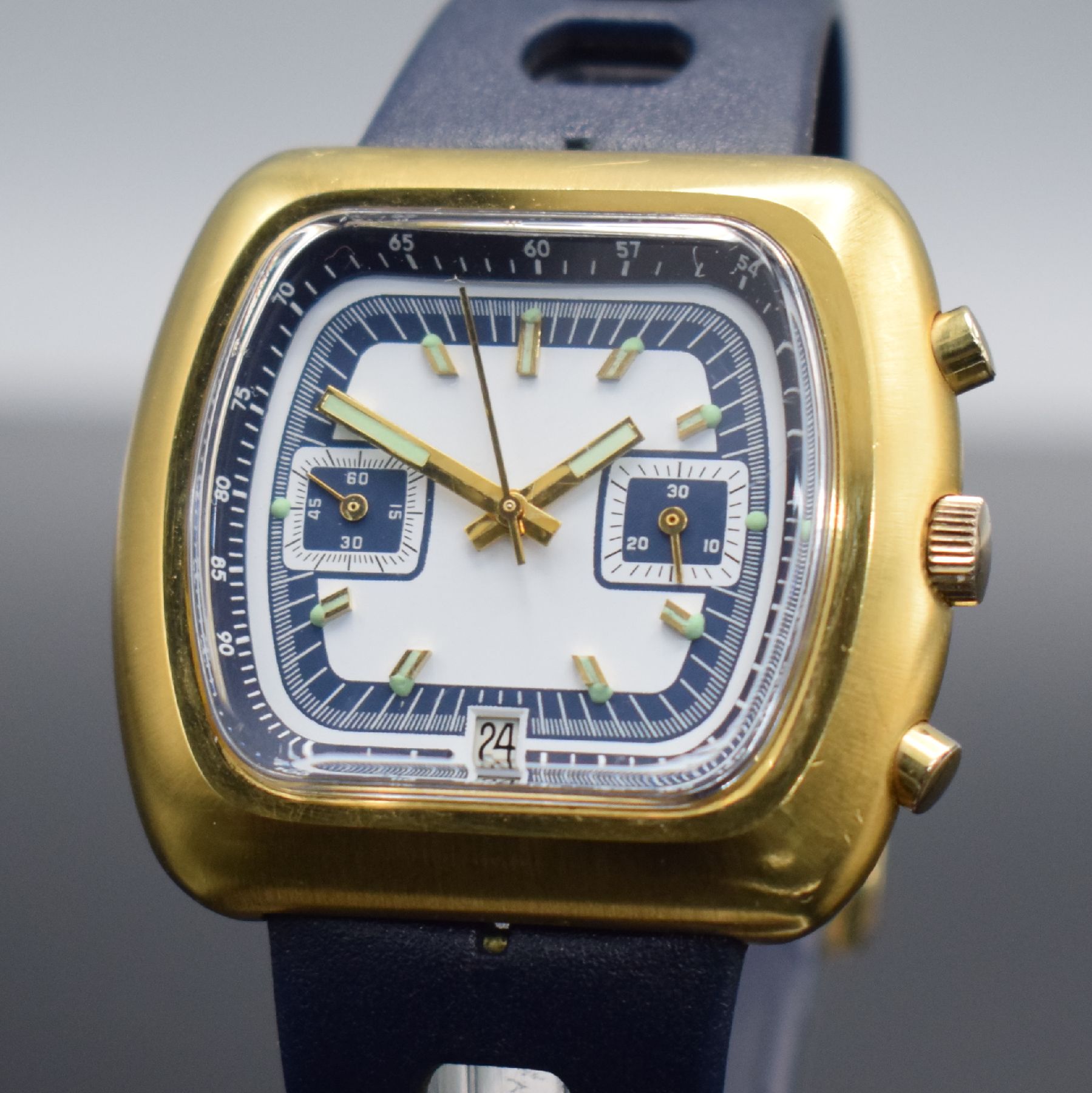 Detail c: VALJOUX 7734 Herrenchronograph, Schweiz um 1975, Handaufzug, verg. Geh. m. verschr. Stahlboden, orig. Gummiband, blau/weißes Zifferbl., äußere ...