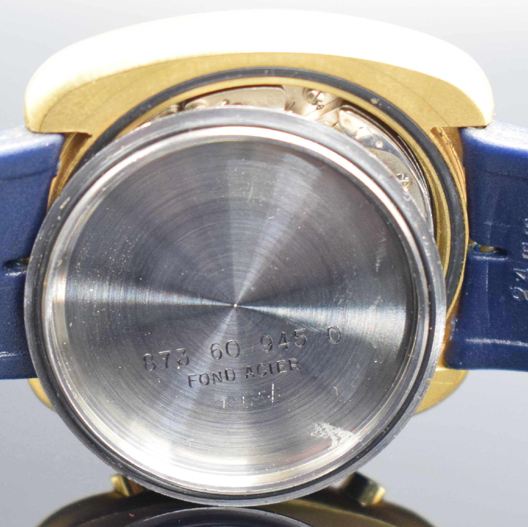 Detail h: VALJOUX 7734 Herrenchronograph, Schweiz um 1975, Handaufzug, verg. Geh. m. verschr. Stahlboden, orig. Gummiband, blau/weißes Zifferbl., äußere ...
