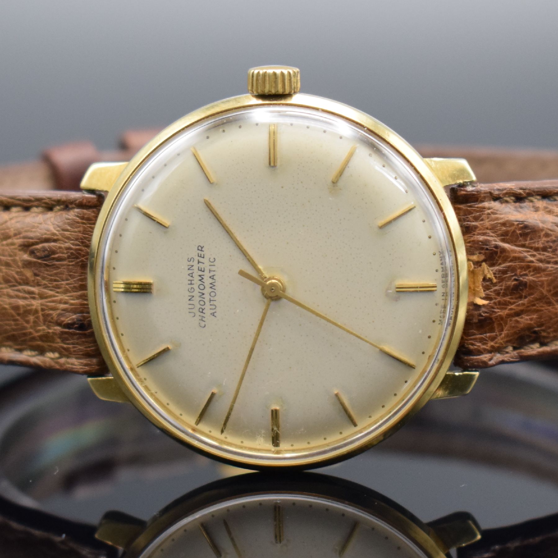 Detail a: JUNGHANS Chronometer Kaliber 83/S seltene Armbanduhr in GG 585/000, Deutschland um 1965, Automatik, massives 2-tlg. Geh., Boden aufgedr., silb. ...