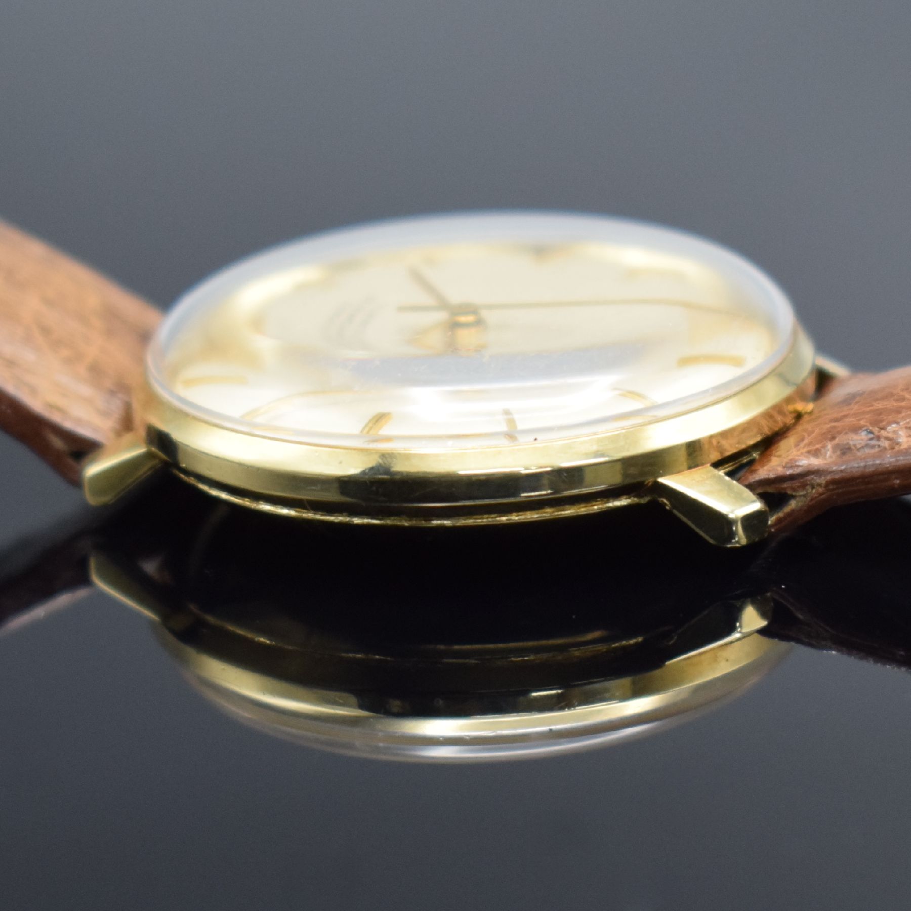 Detail e: JUNGHANS Chronometer Kaliber 83/S seltene Armbanduhr in GG 585/000, Deutschland um 1965, Automatik, massives 2-tlg. Geh., Boden aufgedr., silb. ...