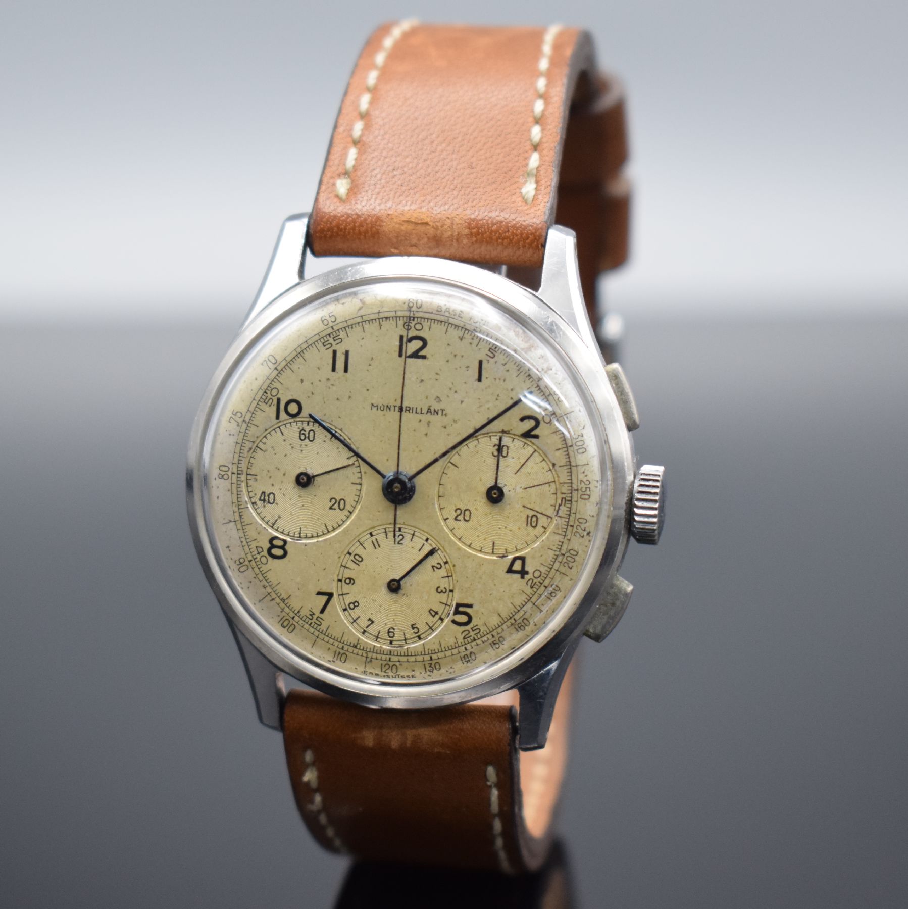 Detail b: MONTBRILLANT / BREITLING Schaltradchronograph mit seltener Signatur in Stahl, Schweiz um 1945, Handaufzug, 3-tlg. Geh. Ref. 734, Boden & Glasrand ...
