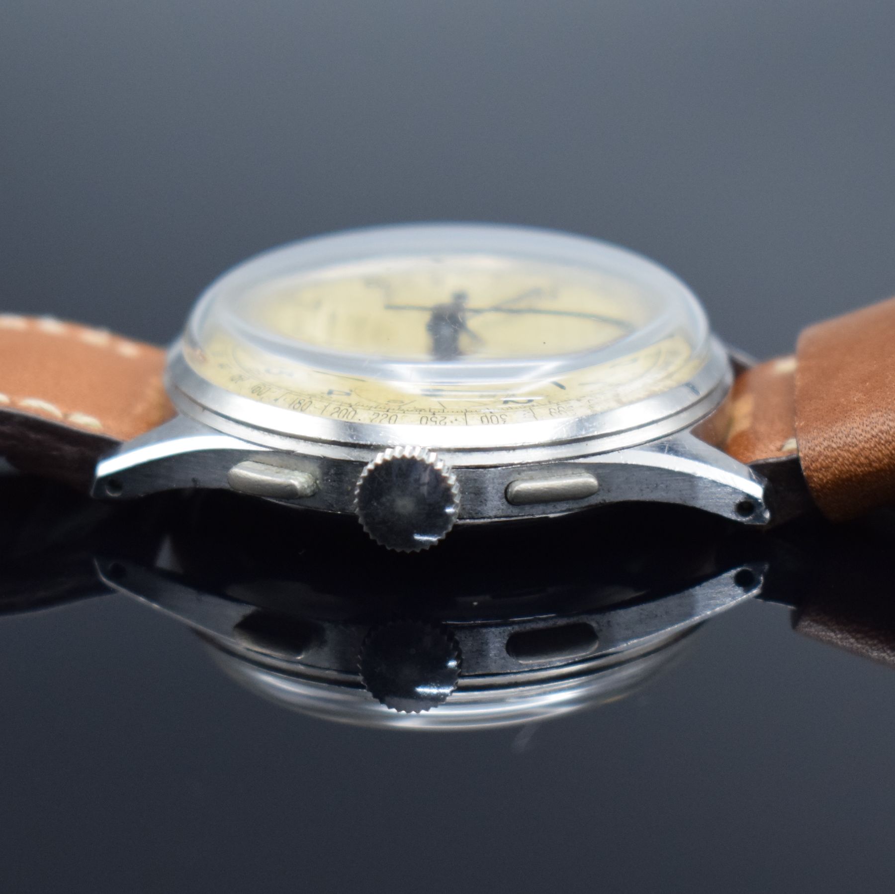 Detail c: MONTBRILLANT / BREITLING Schaltradchronograph mit seltener Signatur in Stahl, Schweiz um 1945, Handaufzug, 3-tlg. Geh. Ref. 734, Boden & Glasrand ...