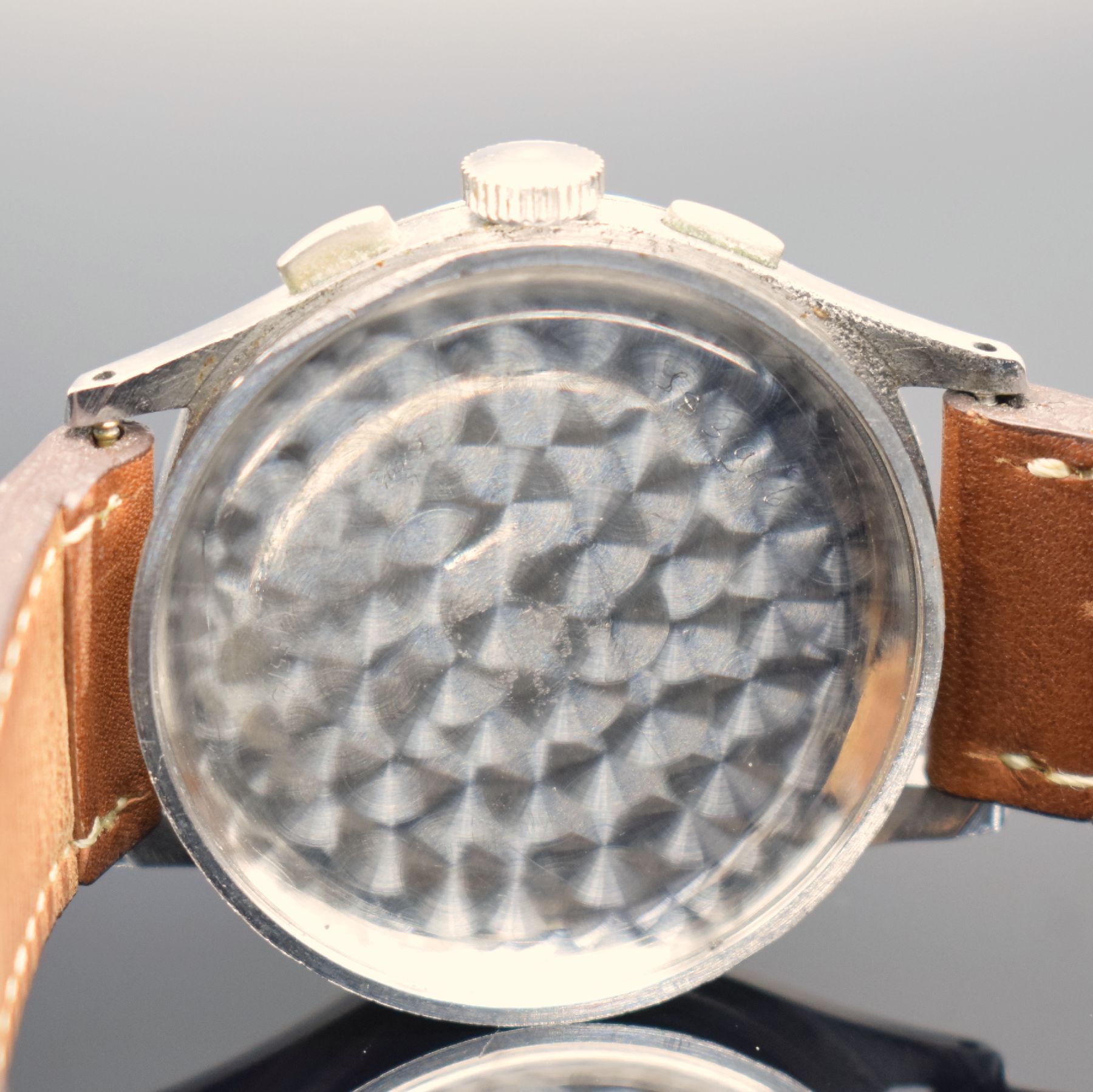 Detail h: MONTBRILLANT / BREITLING Schaltradchronograph mit seltener Signatur in Stahl, Schweiz um 1945, Handaufzug, 3-tlg. Geh. Ref. 734, Boden & Glasrand ...
