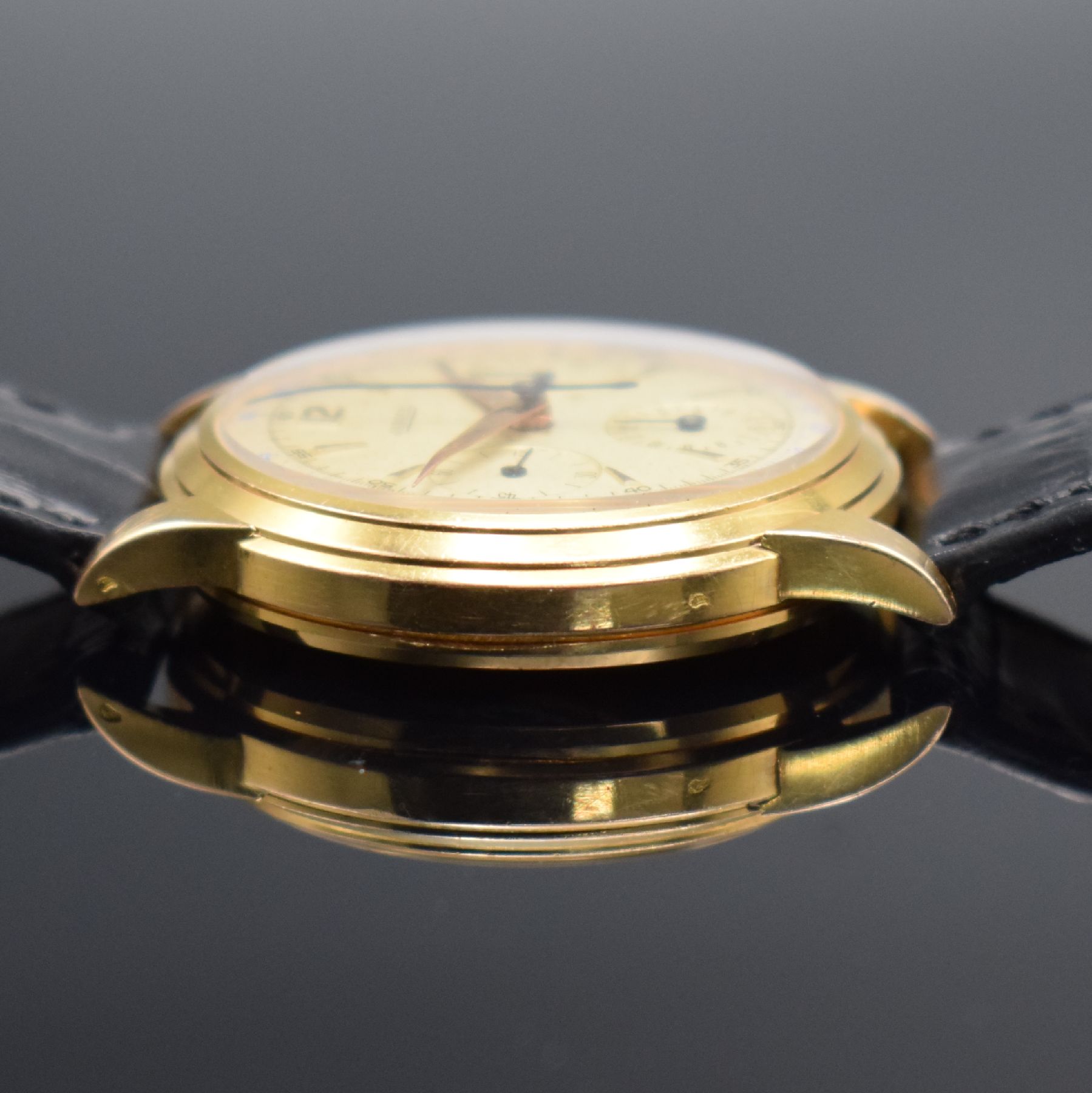 Detail e: JAEGER großer Schaltradchronograph in RG 750/000, Schweiz/Frankreich um 1945, Handaufzug, massives 3-tlg. Geh. sign. mit "E.J."-Stempel ...