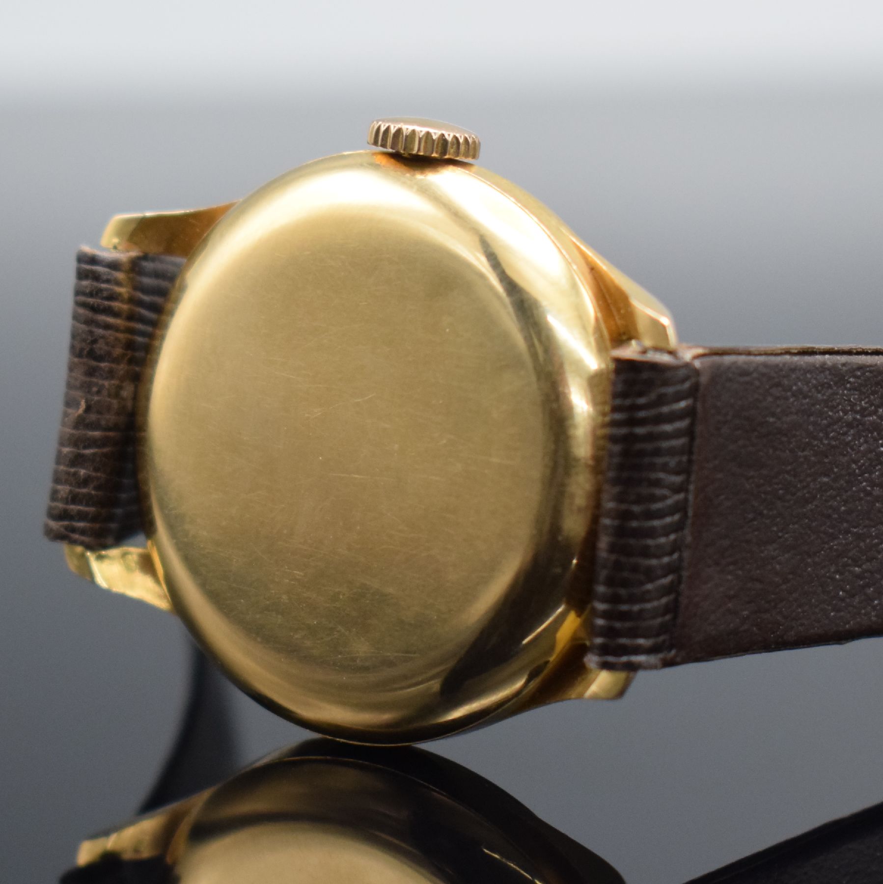 Detail f: LONGINES seltene Herrenarmbanduhr in RG 750/000, Schweiz um 1952, Handaufzug, 3-tlg. Geh., Boden (dell.) & Glasrand aufgedr., silb. Duoton-Zifferbl. ...