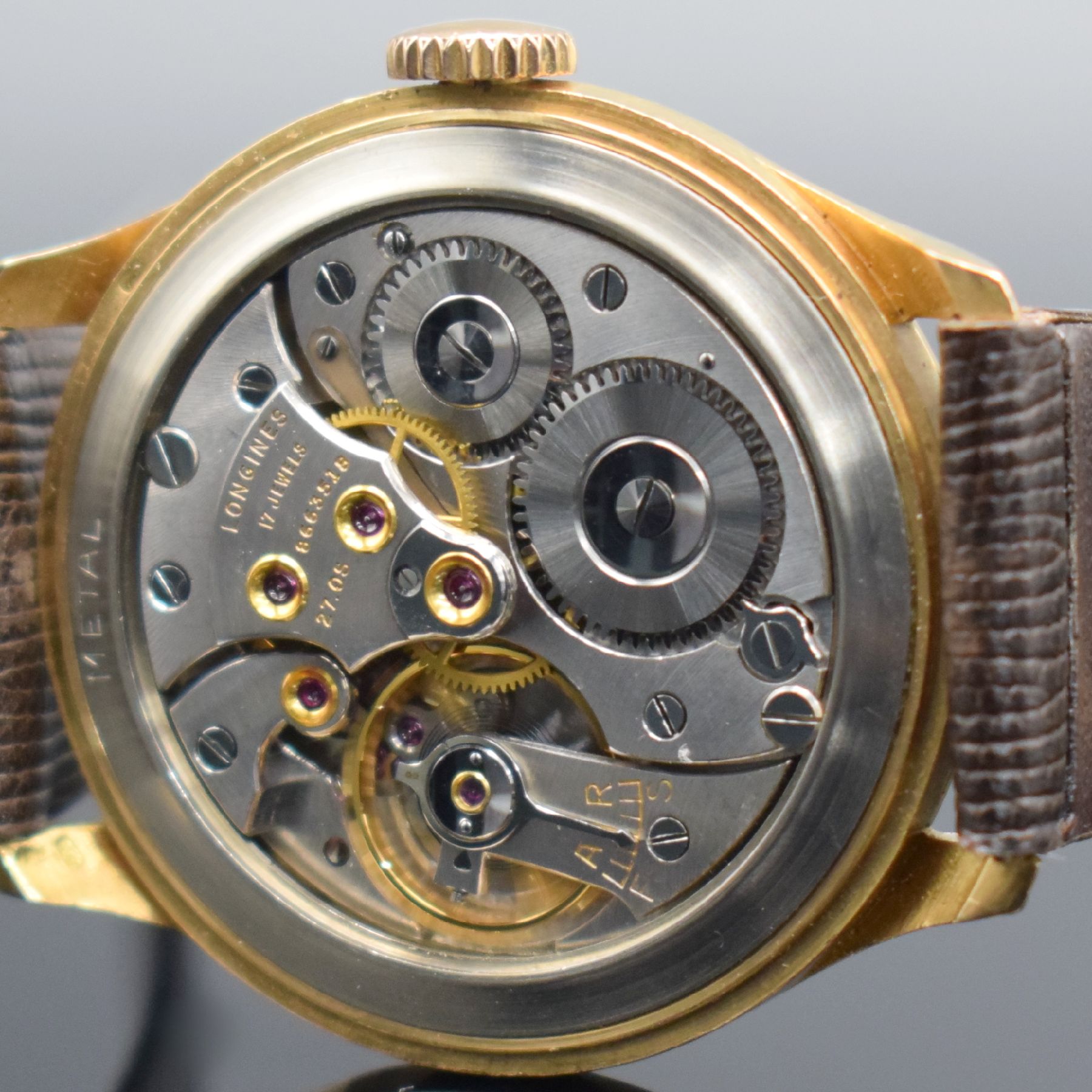 Detail g: LONGINES seltene Herrenarmbanduhr in RG 750/000, Schweiz um 1952, Handaufzug, 3-tlg. Geh., Boden (dell.) & Glasrand aufgedr., silb. Duoton-Zifferbl. ...
