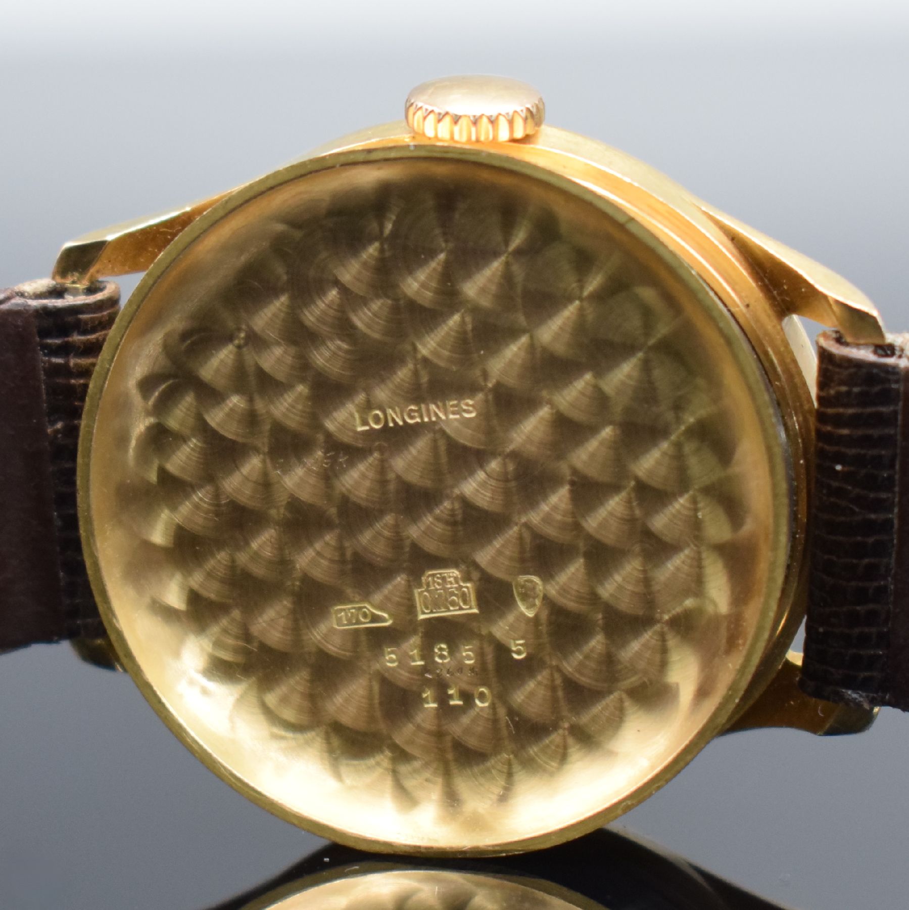 Detail i: LONGINES seltene Herrenarmbanduhr in RG 750/000, Schweiz um 1952, Handaufzug, 3-tlg. Geh., Boden (dell.) & Glasrand aufgedr., silb. Duoton-Zifferbl. ...