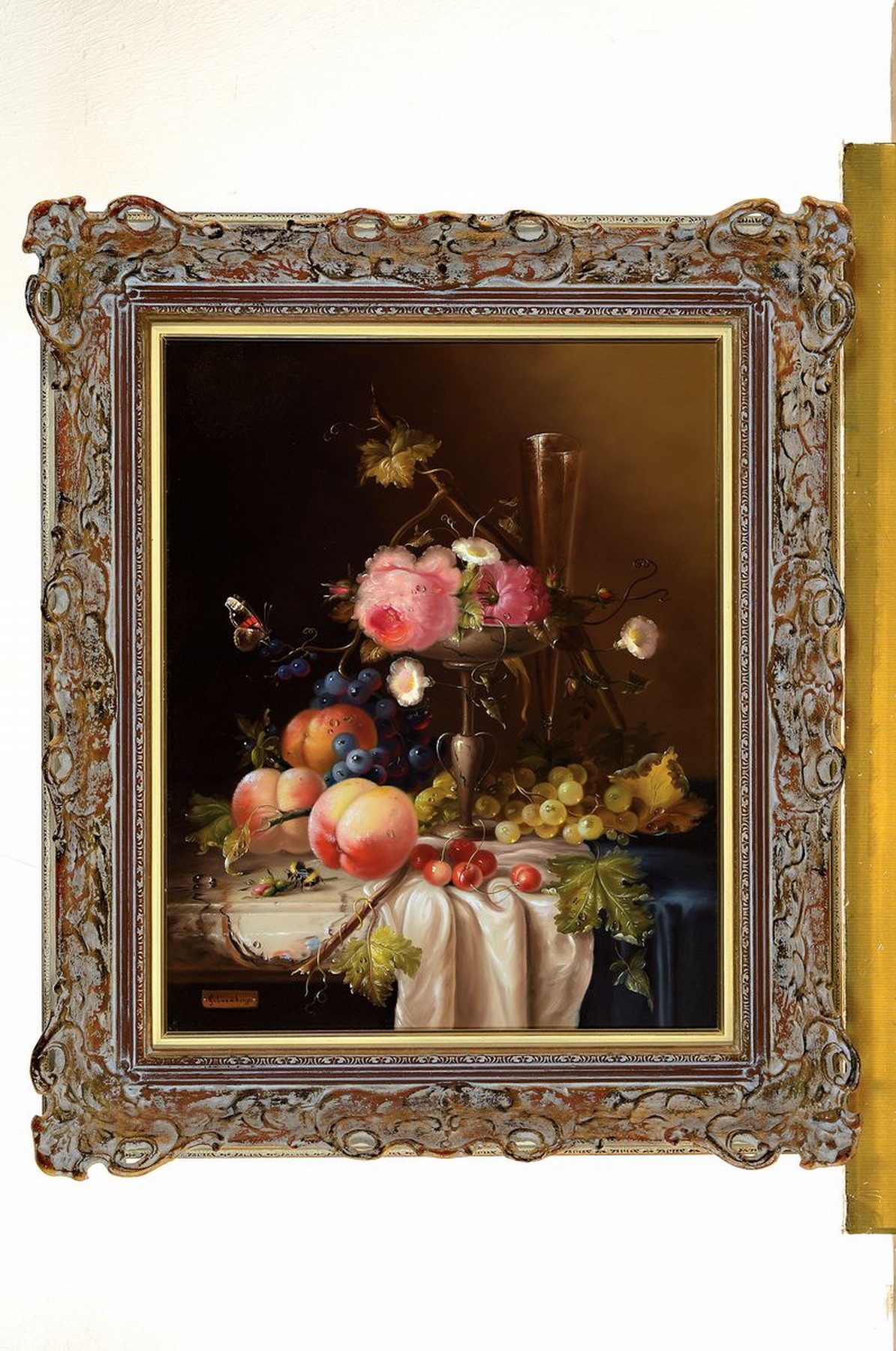 Detail k: Hildegard Schwammberger, geb. 1950 Essen, Früchtestillleben mit Pfirsischen, Kirschen, Trauben, Pfingstrosen u. Stangenglas, feine Detailmalerei ...