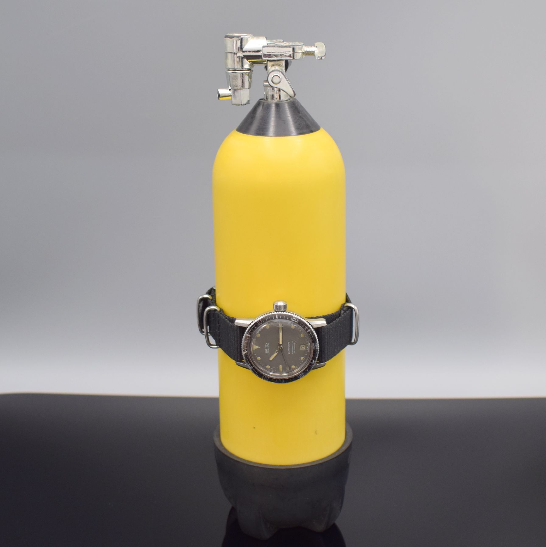 BUTEX / BWC Armbanduhr im Taucherdesign in Stahl Referenz 713008, Schweiz um 1965, Automatik, Boden & Krone verschr., Lünette m. 60er Teilung beids. ...