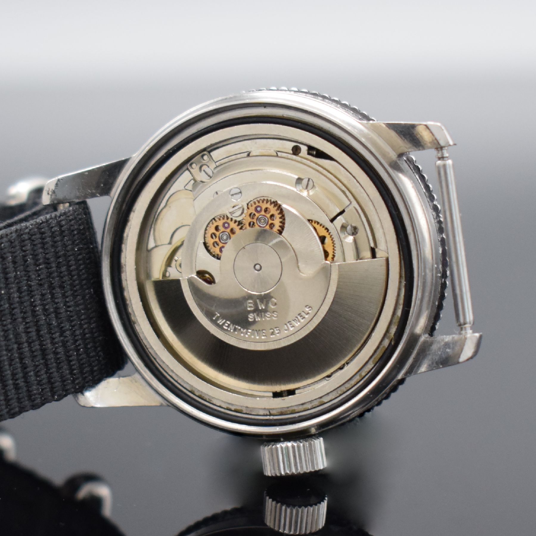 Detail g: BUTEX / BWC Armbanduhr im Taucherdesign in Stahl Referenz 713008, Schweiz um 1965, Automatik, Boden & Krone verschr., Lünette m. 60er Teilung beids. ...