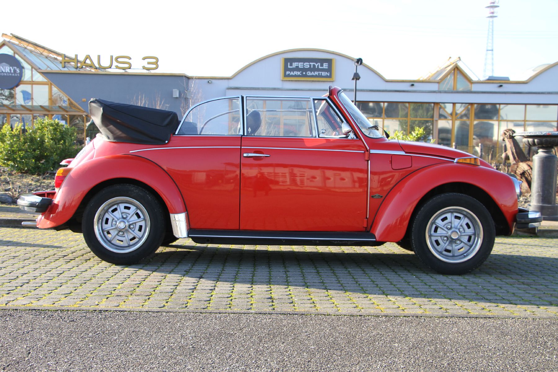 Detail d: Volkswagen VW Cabrio 1303 by Karmann, EZ 05/1980, Fahrgestellnummer: 1592065482, Laufleistung 82.683 km abgelesen, 2011 stillgelegt, deutsche Papiere ...
