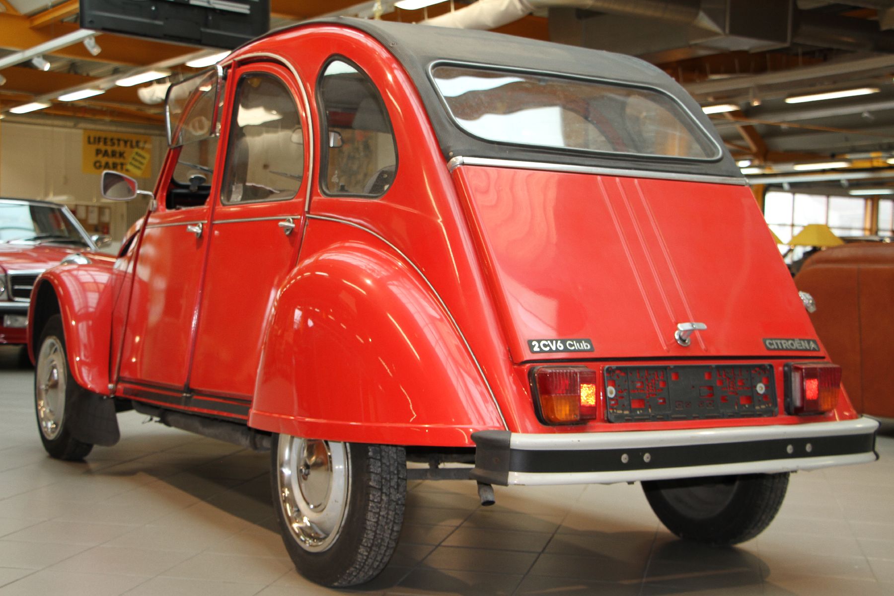 Detail a: Citroen 2 CV6 CLUB, EZ 06/1986, Fahrgestellnummer: VF7AZKA00KA169053, Laufleistung 16.500 km abgelesen, entwerteter Ersatz-Brief ausgestellt am ...
