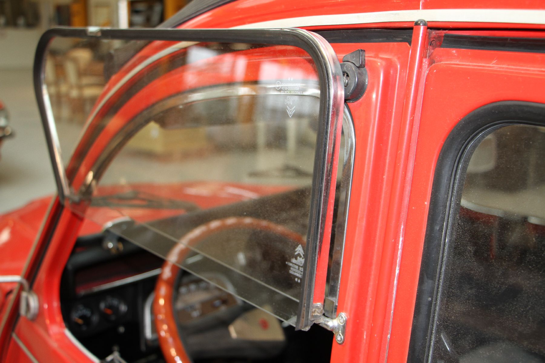 Detail c: Citroen 2 CV6 CLUB, EZ 06/1986, Fahrgestellnummer: VF7AZKA00KA169053, Laufleistung 16.500 km abgelesen, entwerteter Ersatz-Brief ausgestellt am ...