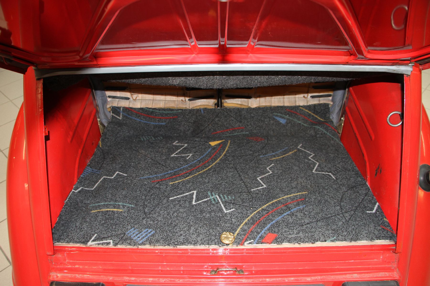 Detail d: Citroen 2 CV6 CLUB, EZ 06/1986, Fahrgestellnummer: VF7AZKA00KA169053, Laufleistung 16.500 km abgelesen, entwerteter Ersatz-Brief ausgestellt am ...