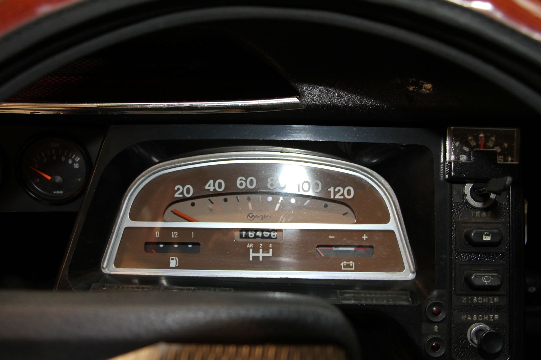 Detail e: Citroen 2 CV6 CLUB, EZ 06/1986, Fahrgestellnummer: VF7AZKA00KA169053, Laufleistung 16.500 km abgelesen, entwerteter Ersatz-Brief ausgestellt am ...