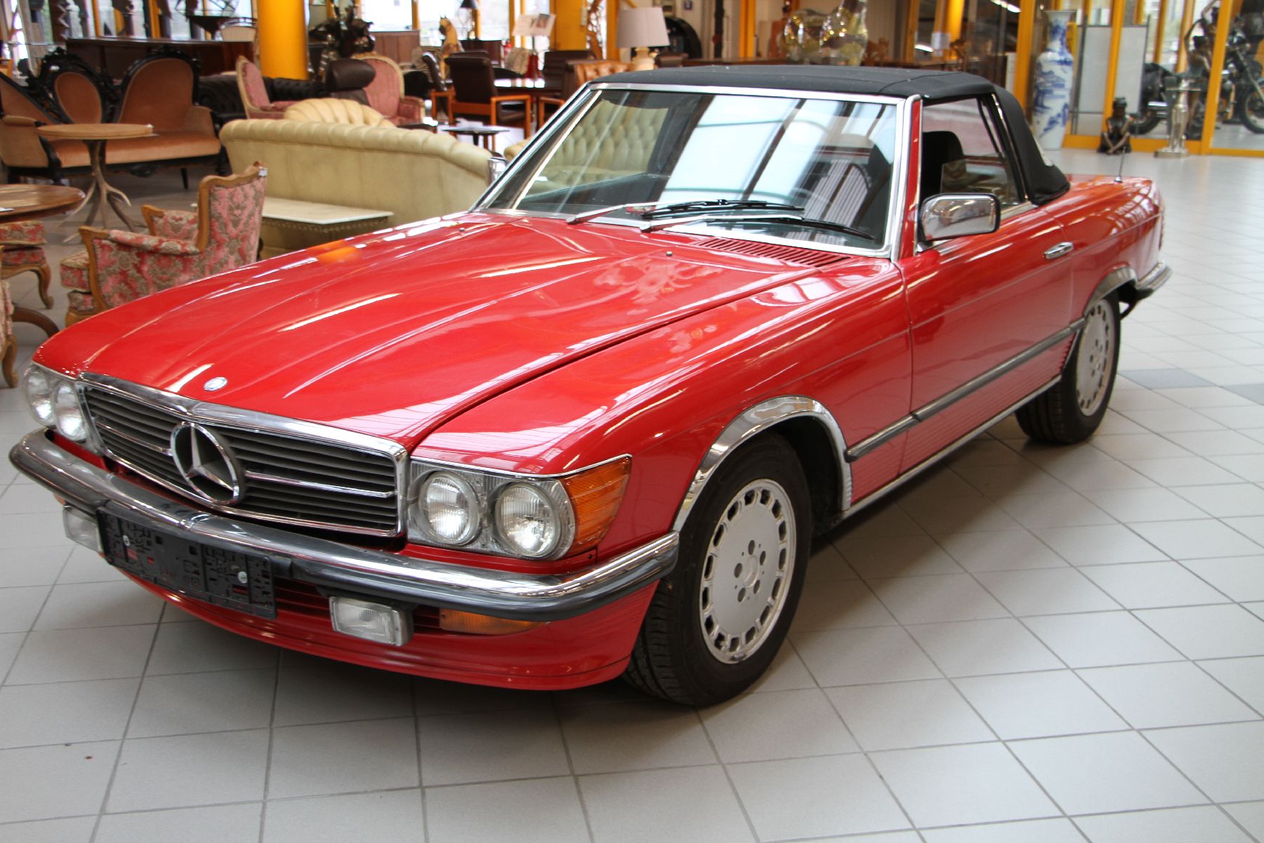 Mercedes Benz 280 SL, EZ 12/1980, WDB10704212009773, Automatikgetriebe, rote Lackierung auf Kundenwunsch (ehemals weiß), 2013 stillgelegt, ...